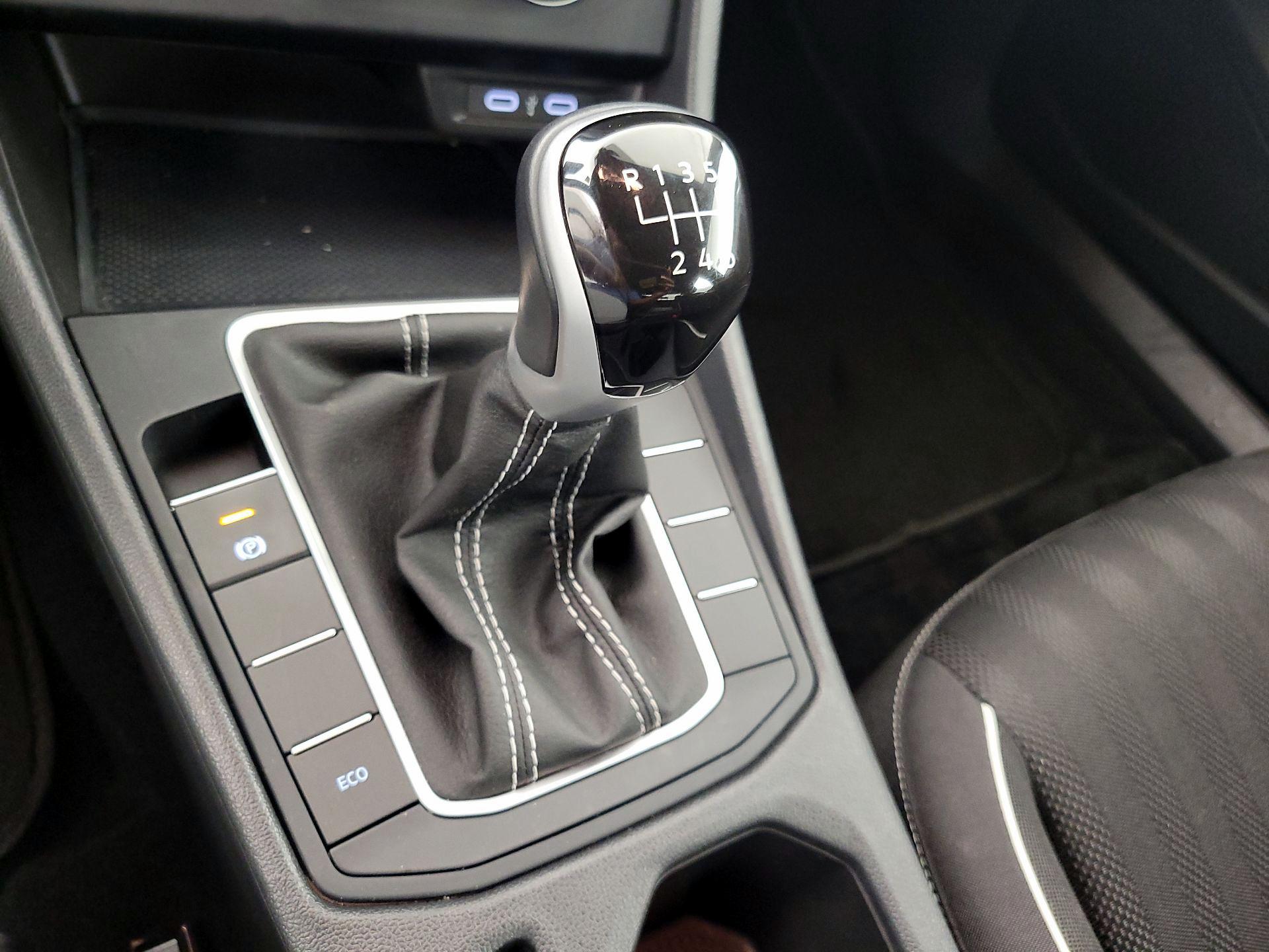 Thumbnail: 2024 Volkswagen Jetta - 16