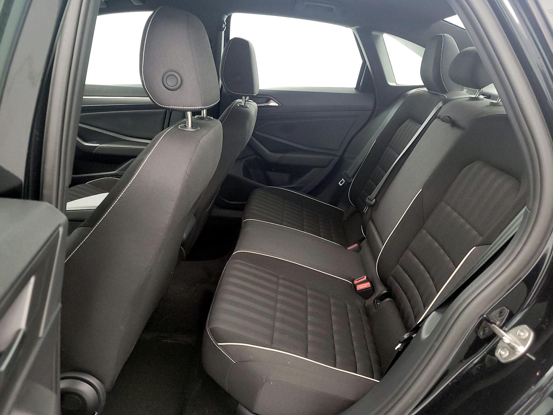 Thumbnail: 2024 Volkswagen Jetta - 18