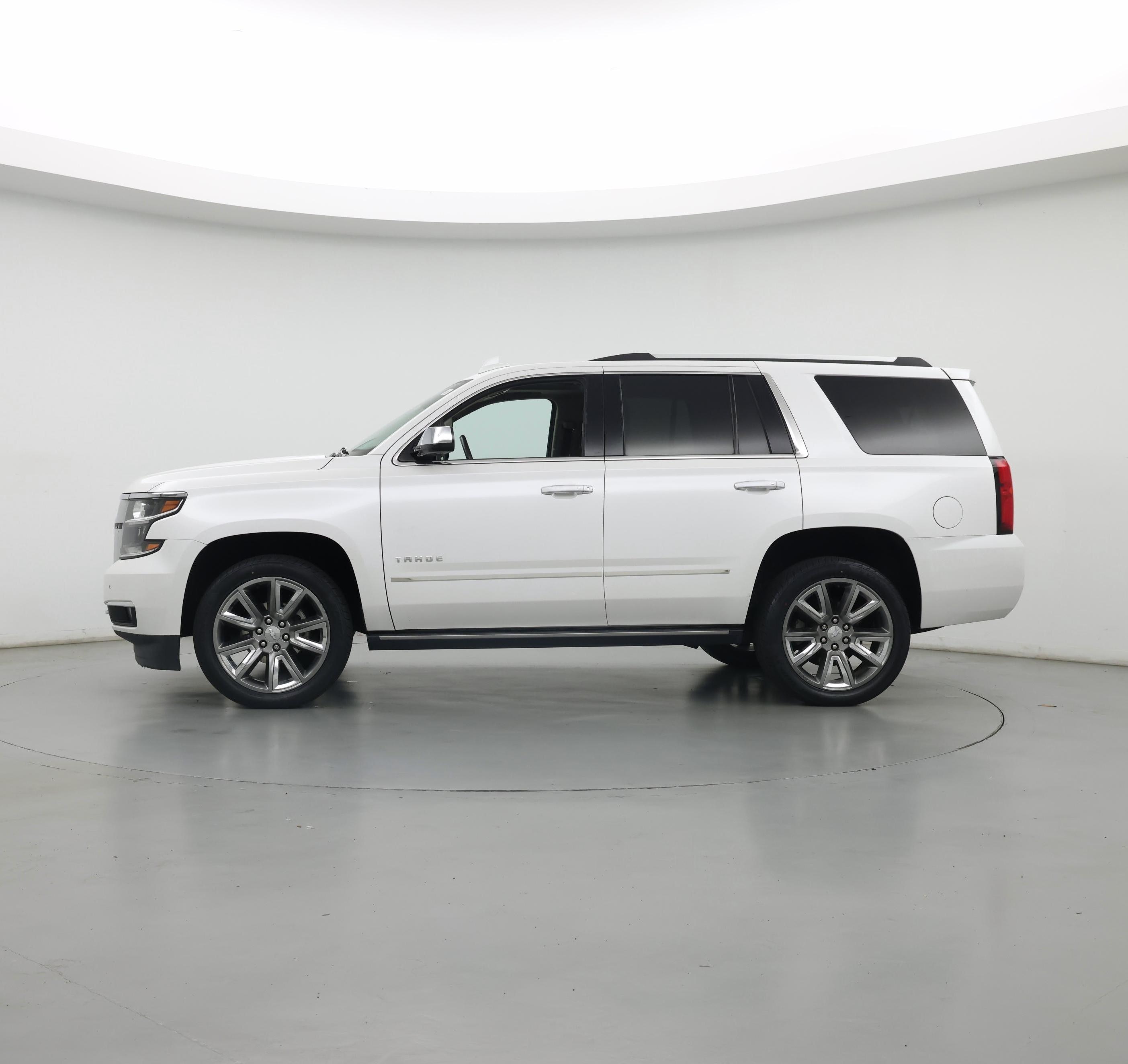 Thumbnail: 2019 Chevrolet Tahoe - 3