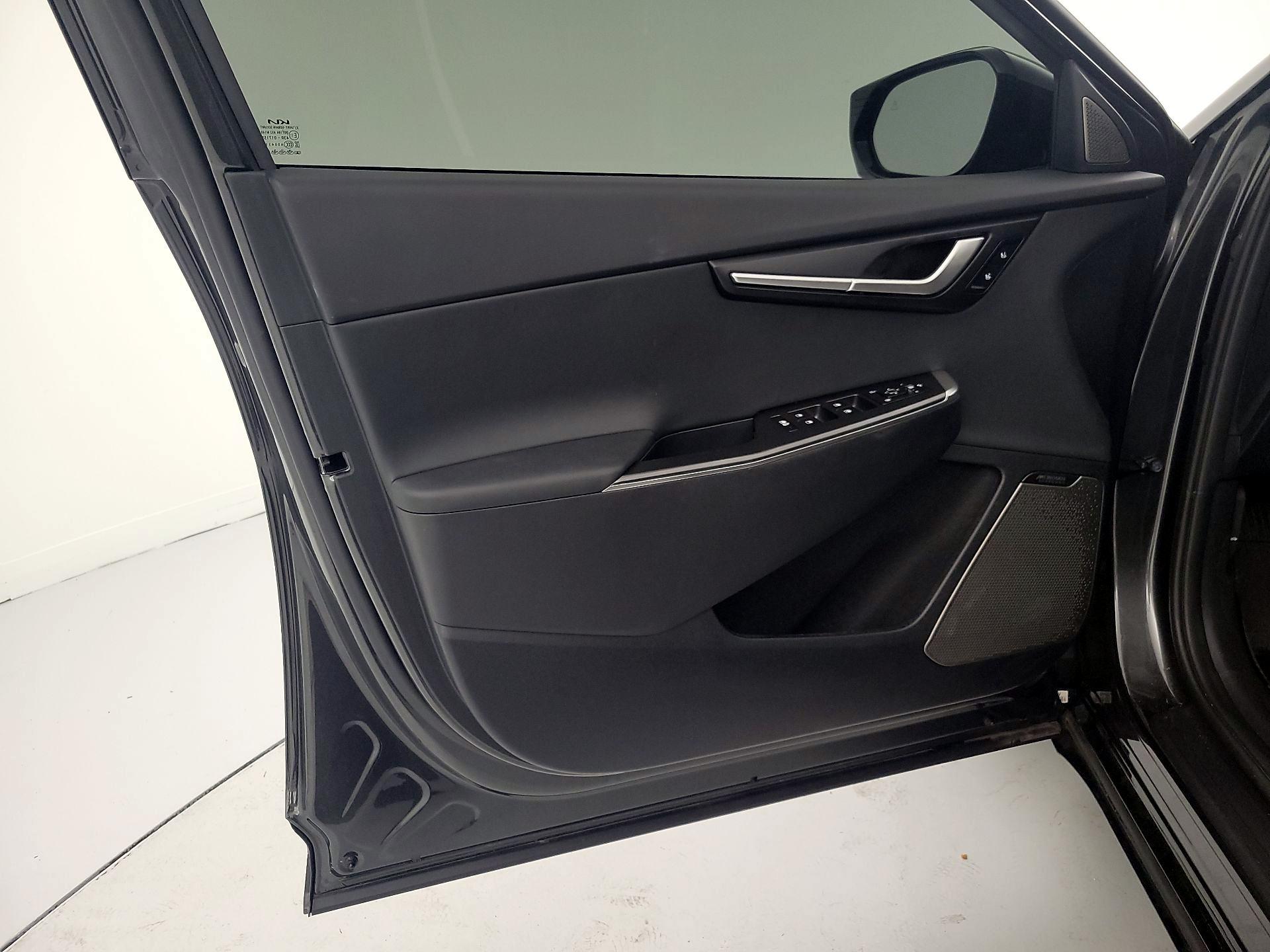 Thumbnail: 2023 Kia EV6 - 12