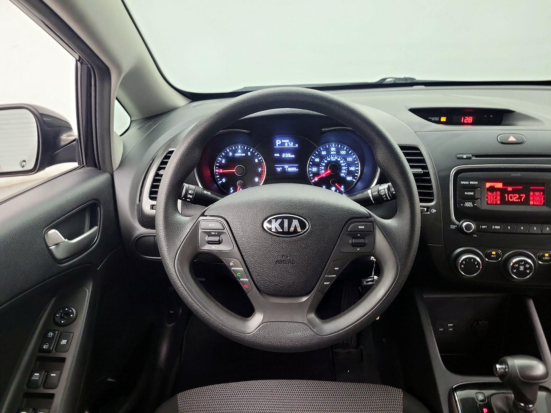 Thumbnail: 2017 Kia Forte - 10