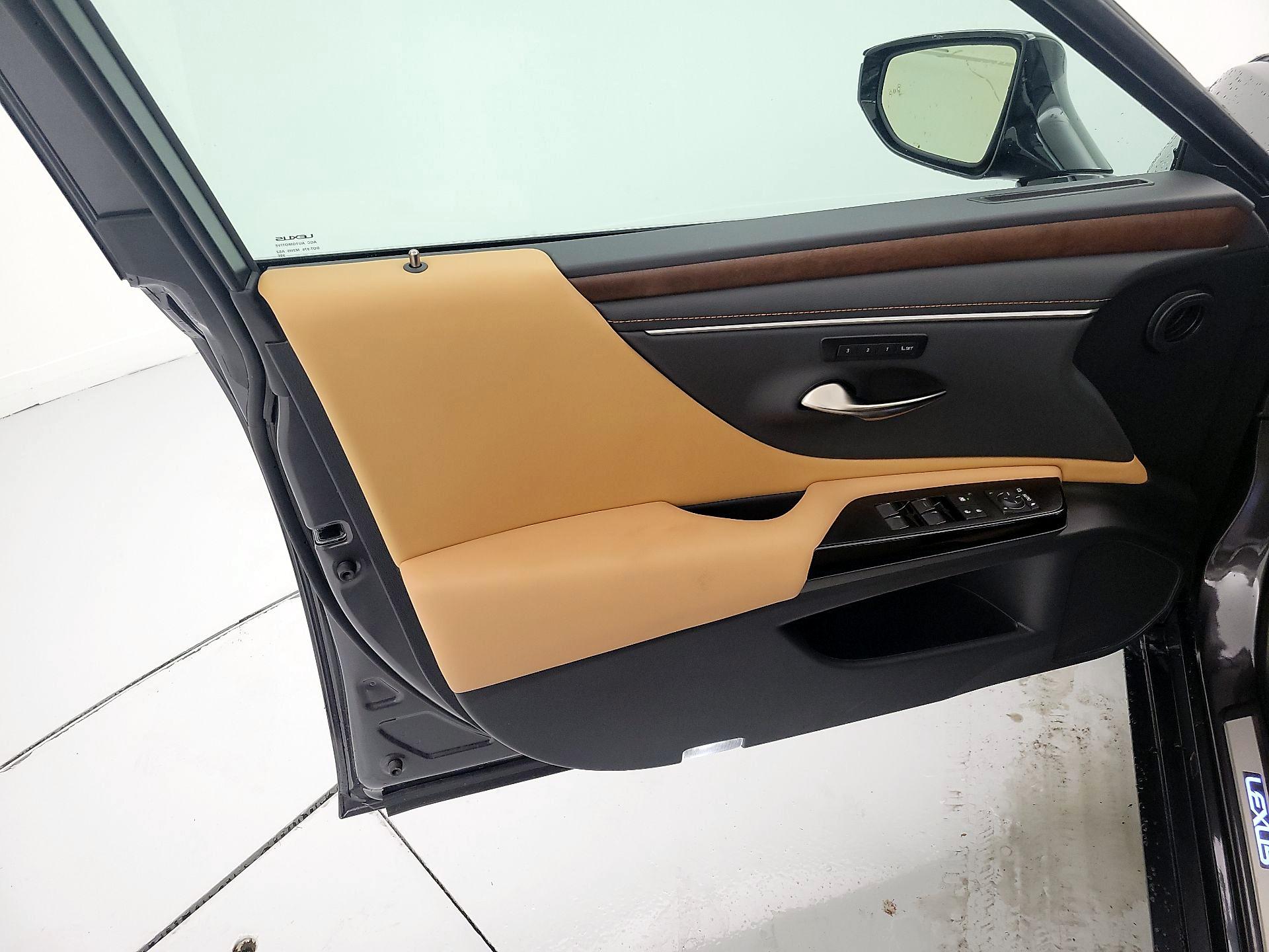 Thumbnail: 2025 Lexus ES - 12