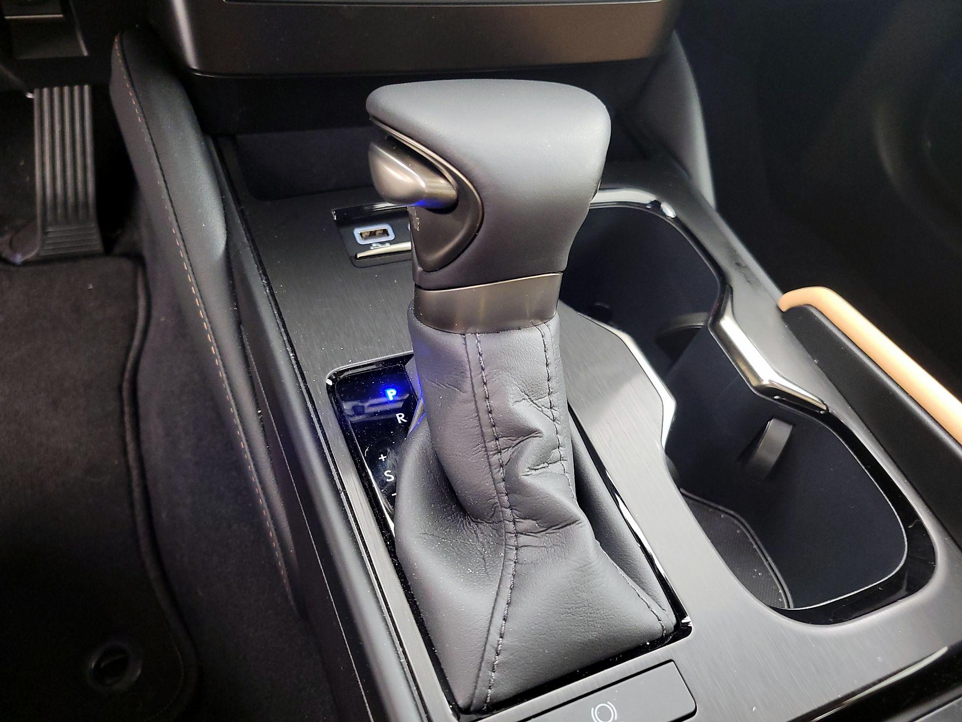 Thumbnail: 2025 Lexus ES - 17