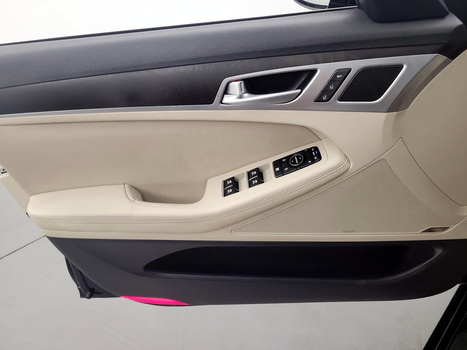 Thumbnail: 2017 Genesis G80 - 12