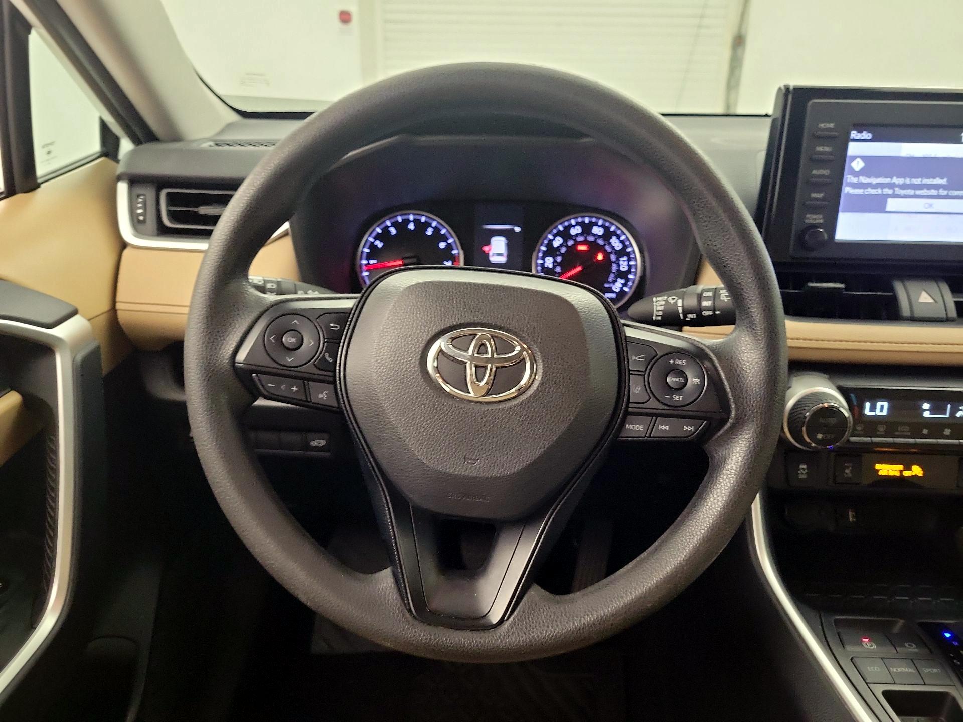 Thumbnail: 2019 Toyota RAV4 - 10