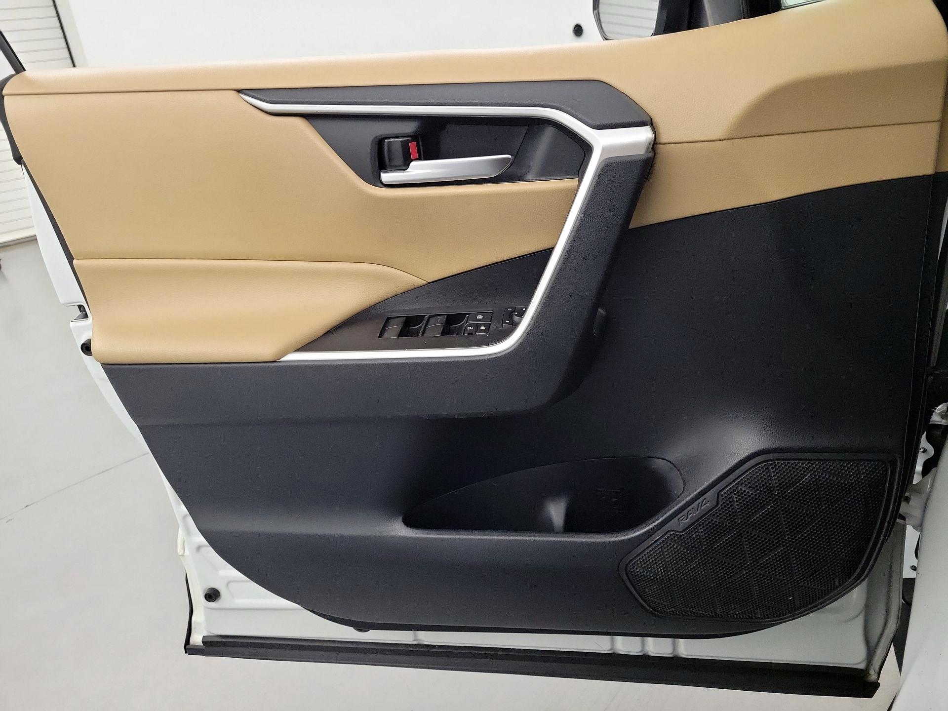 Thumbnail: 2019 Toyota RAV4 - 12