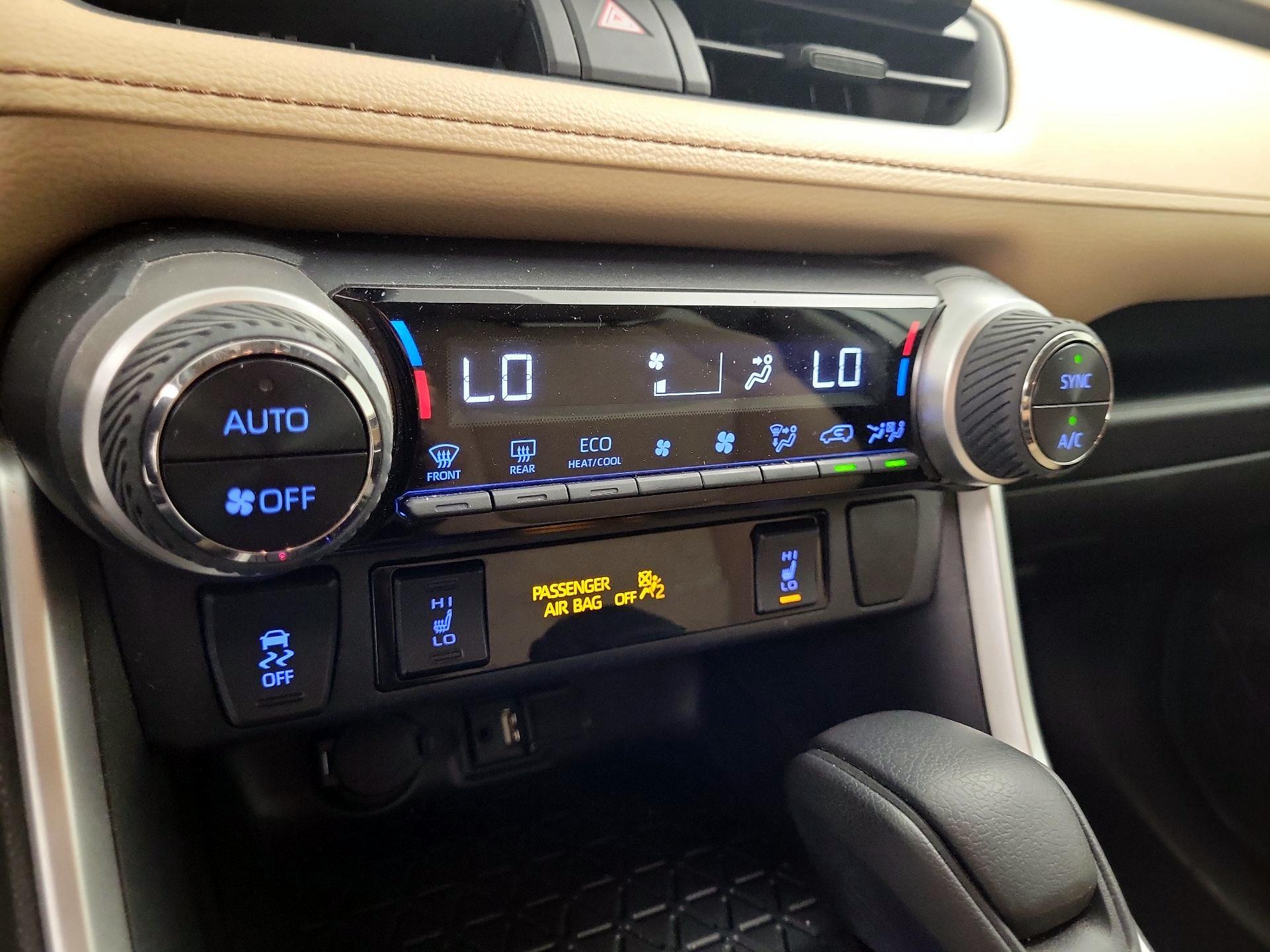 Thumbnail: 2019 Toyota RAV4 - 16