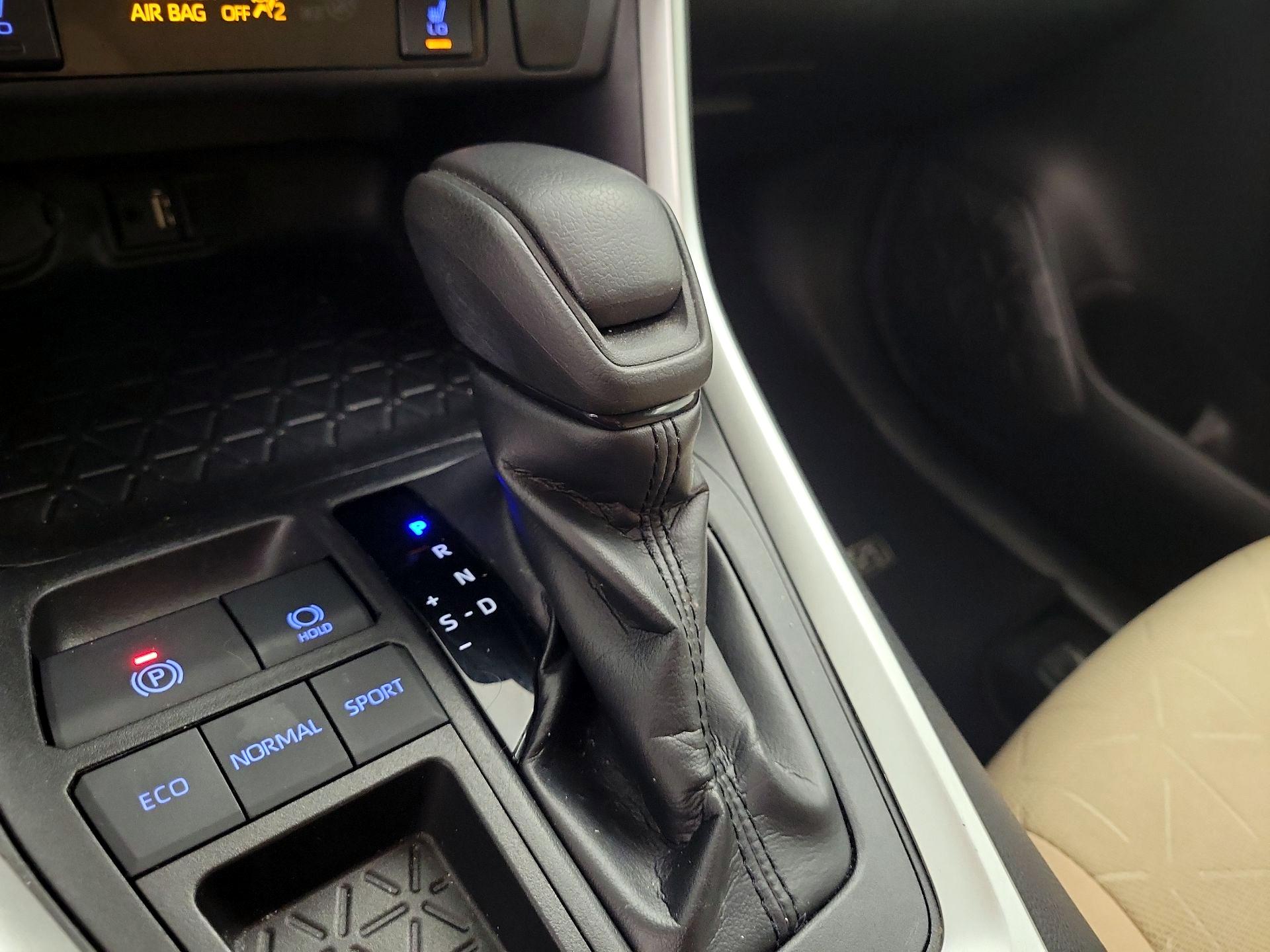 Thumbnail: 2019 Toyota RAV4 - 17