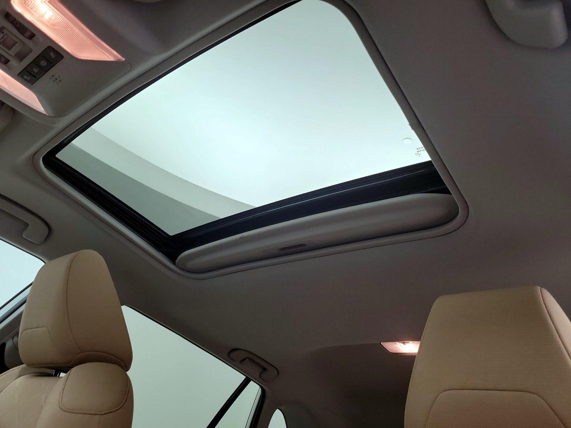 Thumbnail: 2019 Toyota RAV4 - 19