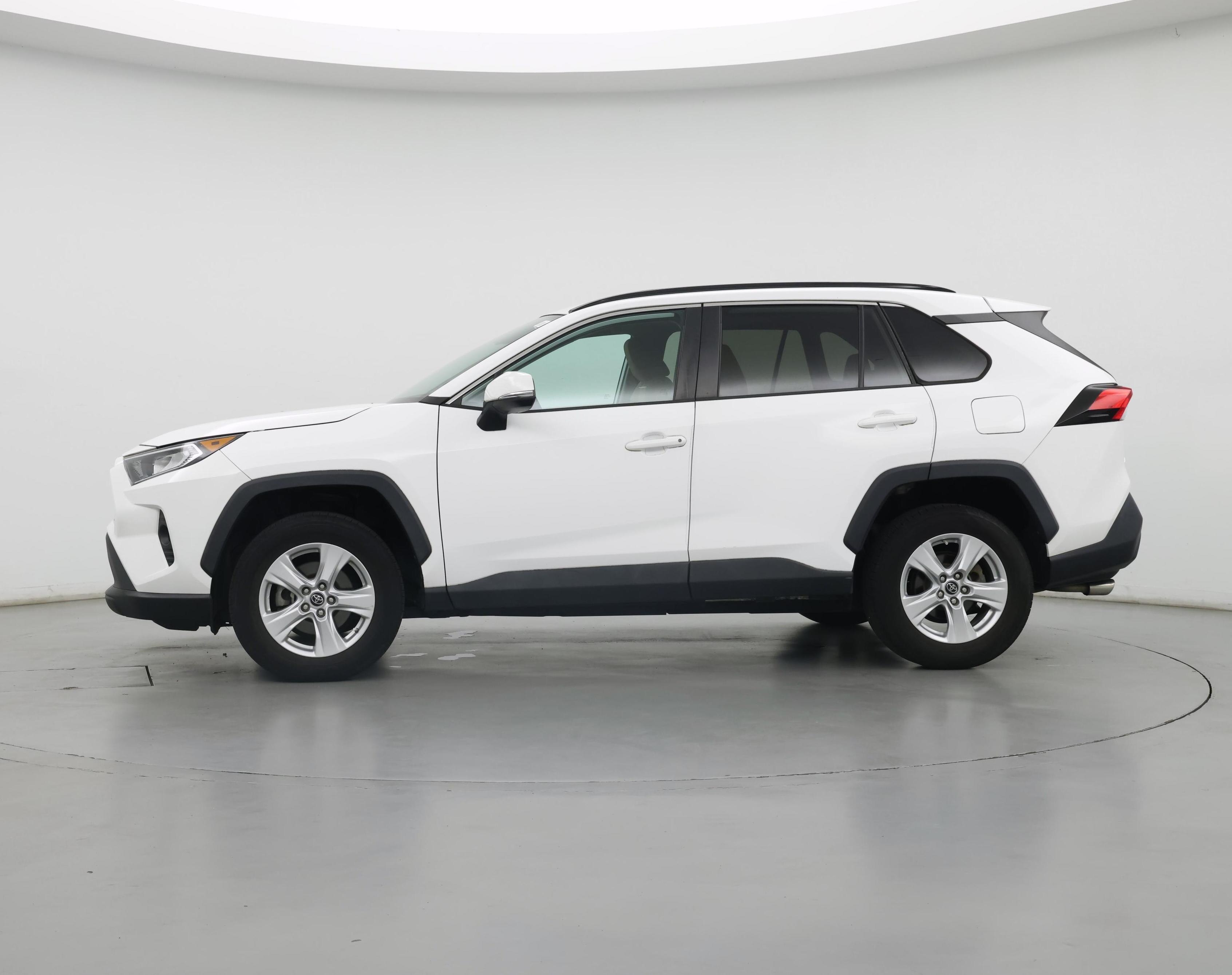 Thumbnail: 2019 Toyota RAV4 - 3