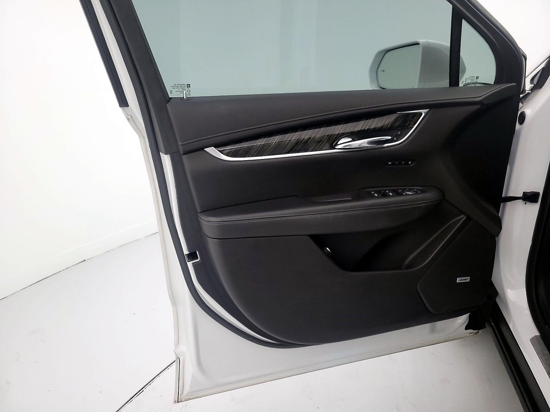 Thumbnail: 2020 Cadillac XT6 - 12