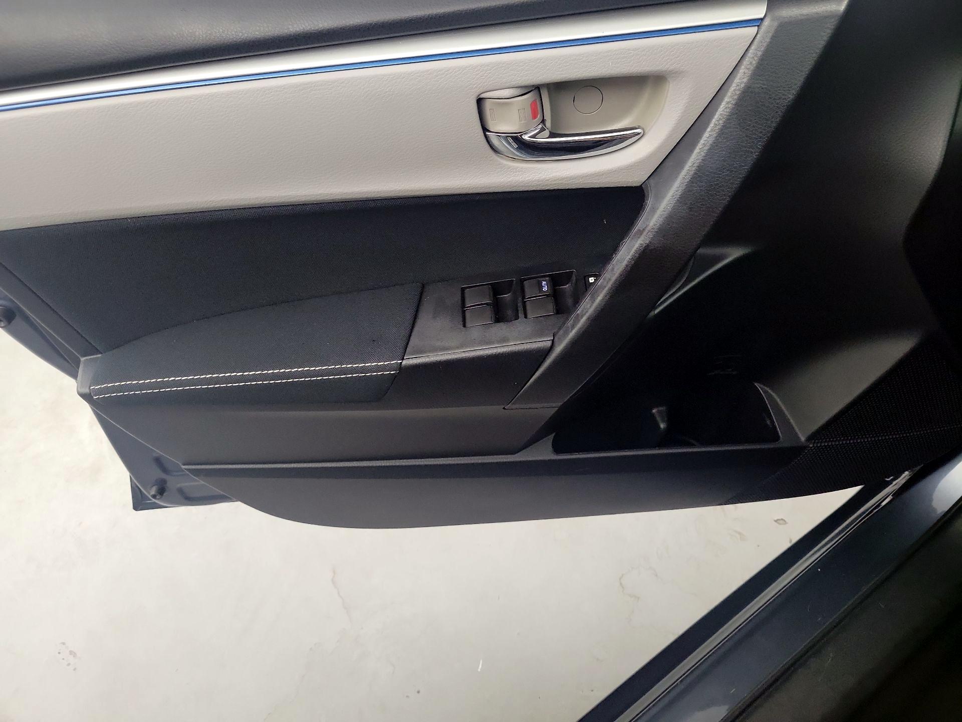 Thumbnail: 2015 Toyota Corolla - 12