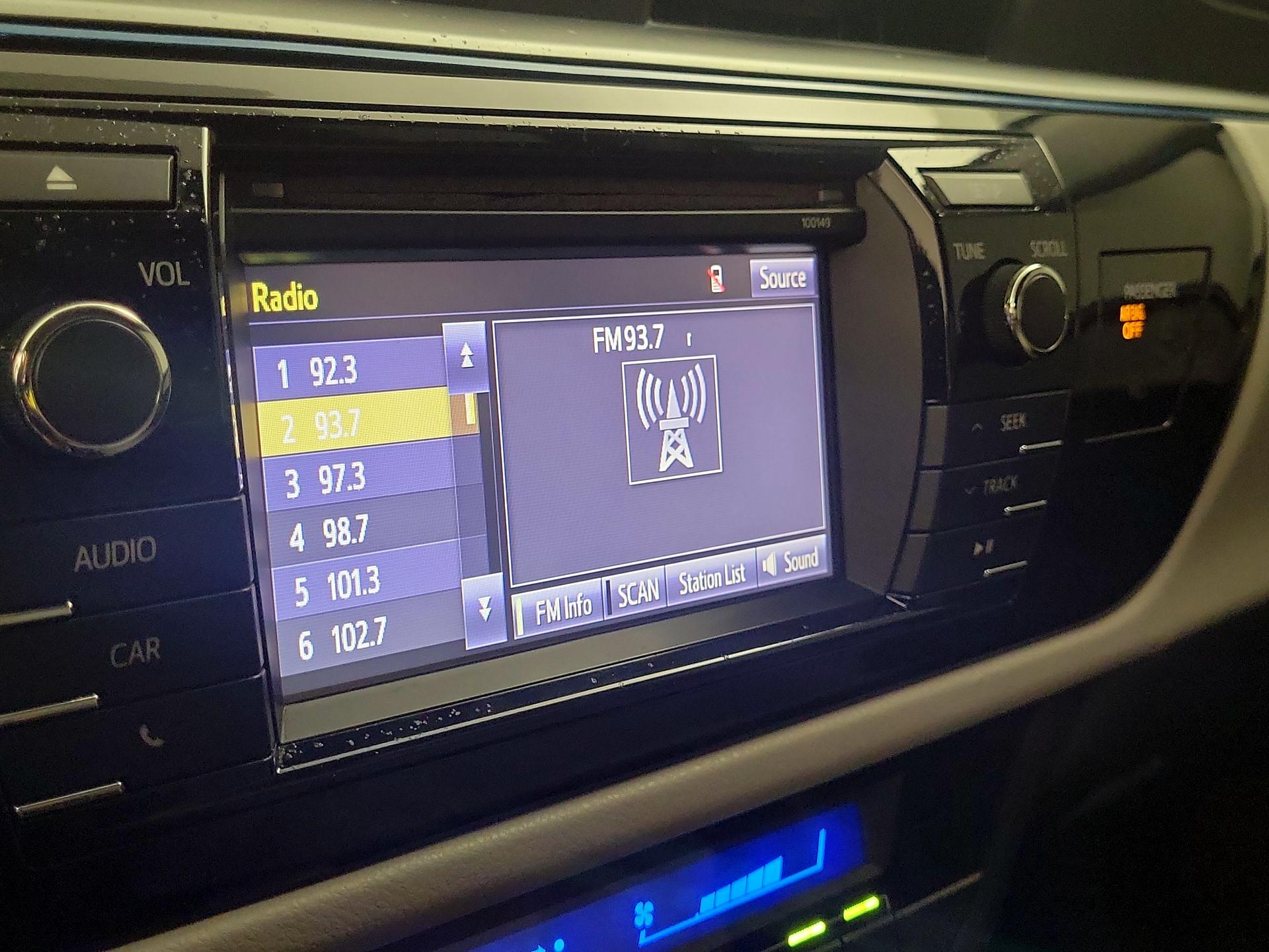 Thumbnail: 2015 Toyota Corolla - 15