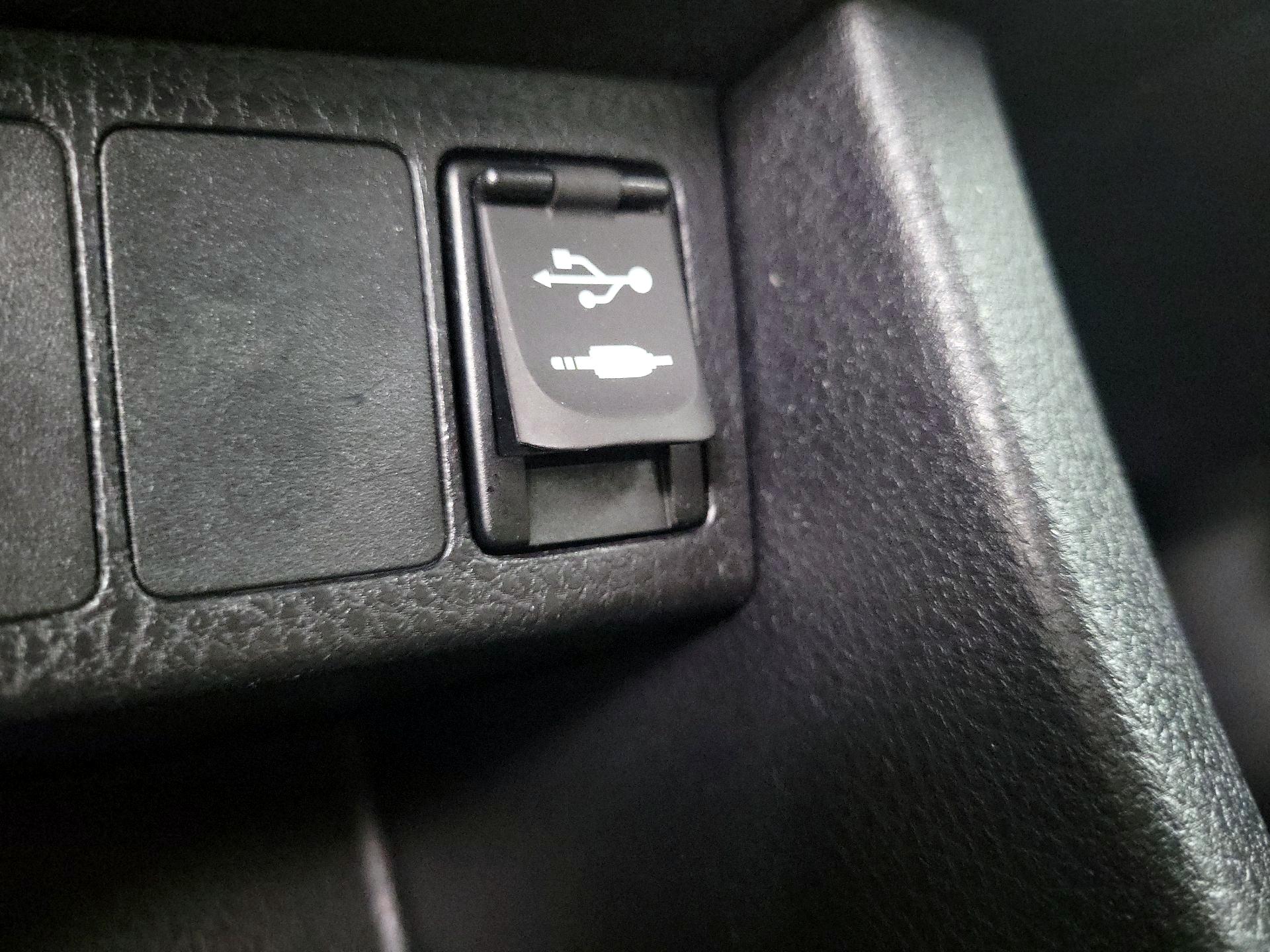 Thumbnail: 2015 Toyota Corolla - 18