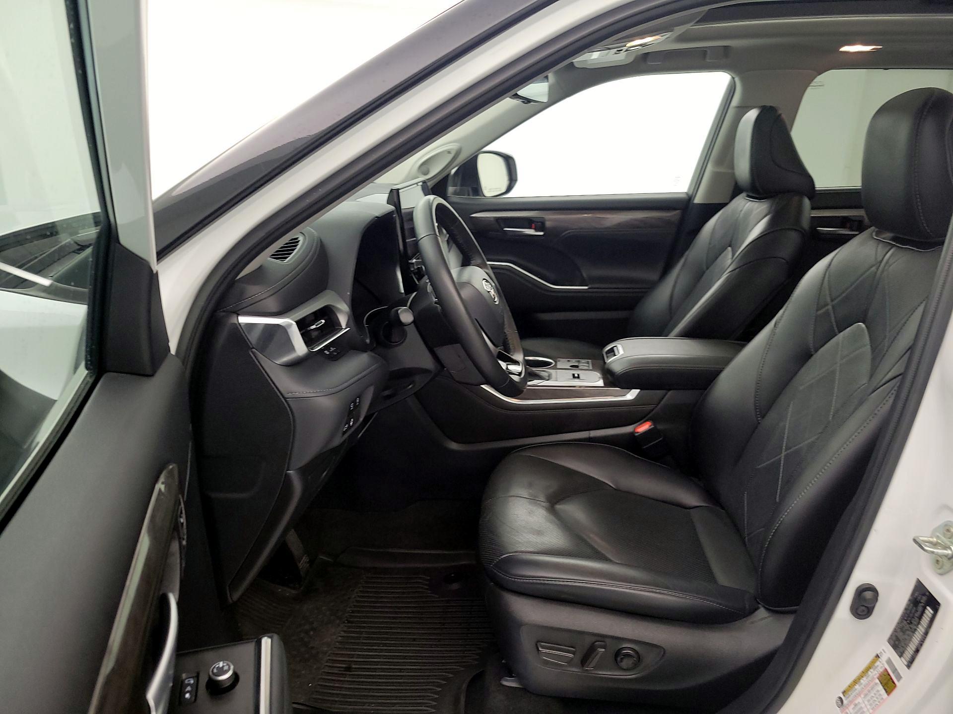 Thumbnail: 2023 Toyota Highlander - 11