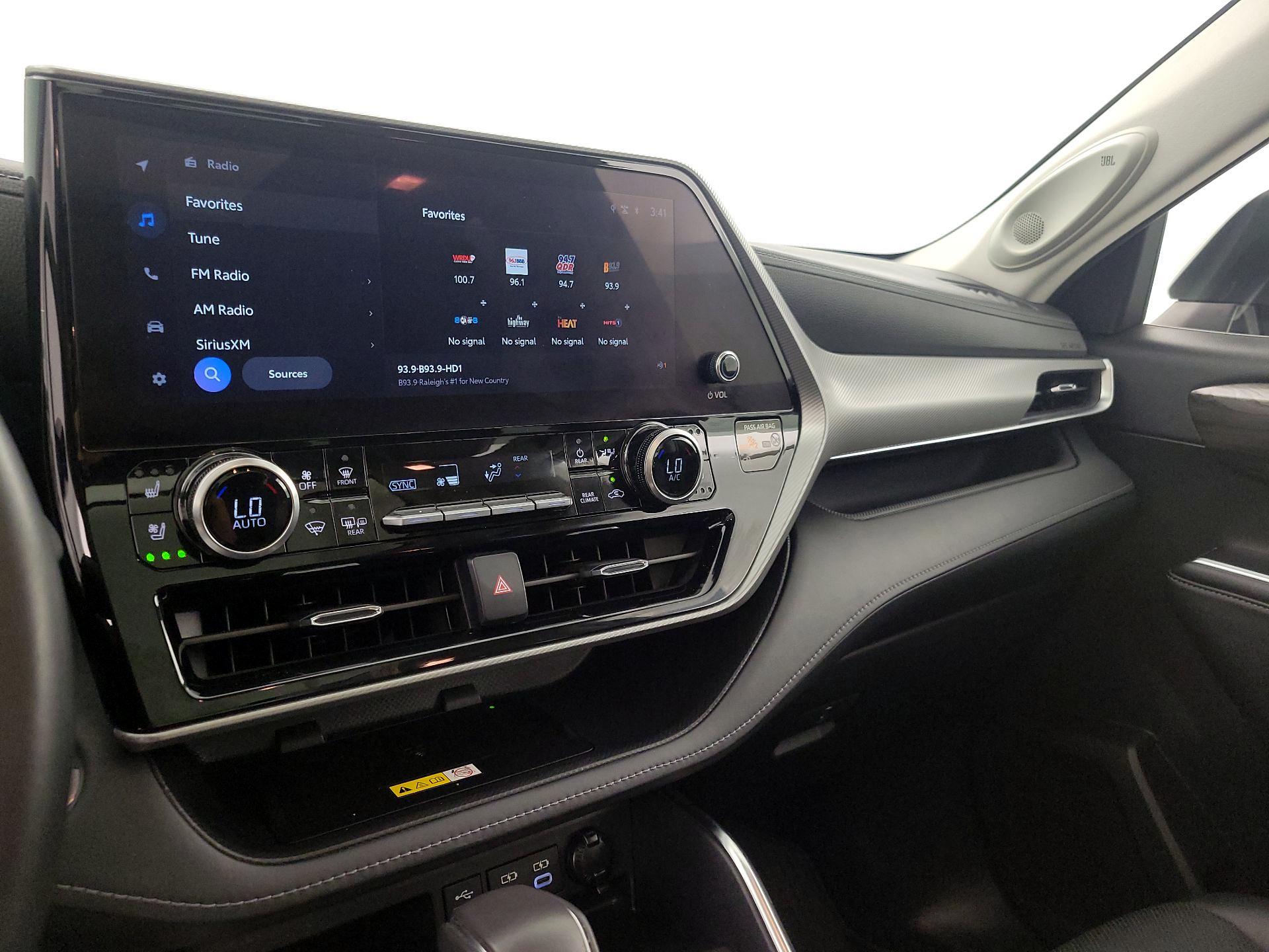 Thumbnail: 2023 Toyota Highlander - 15