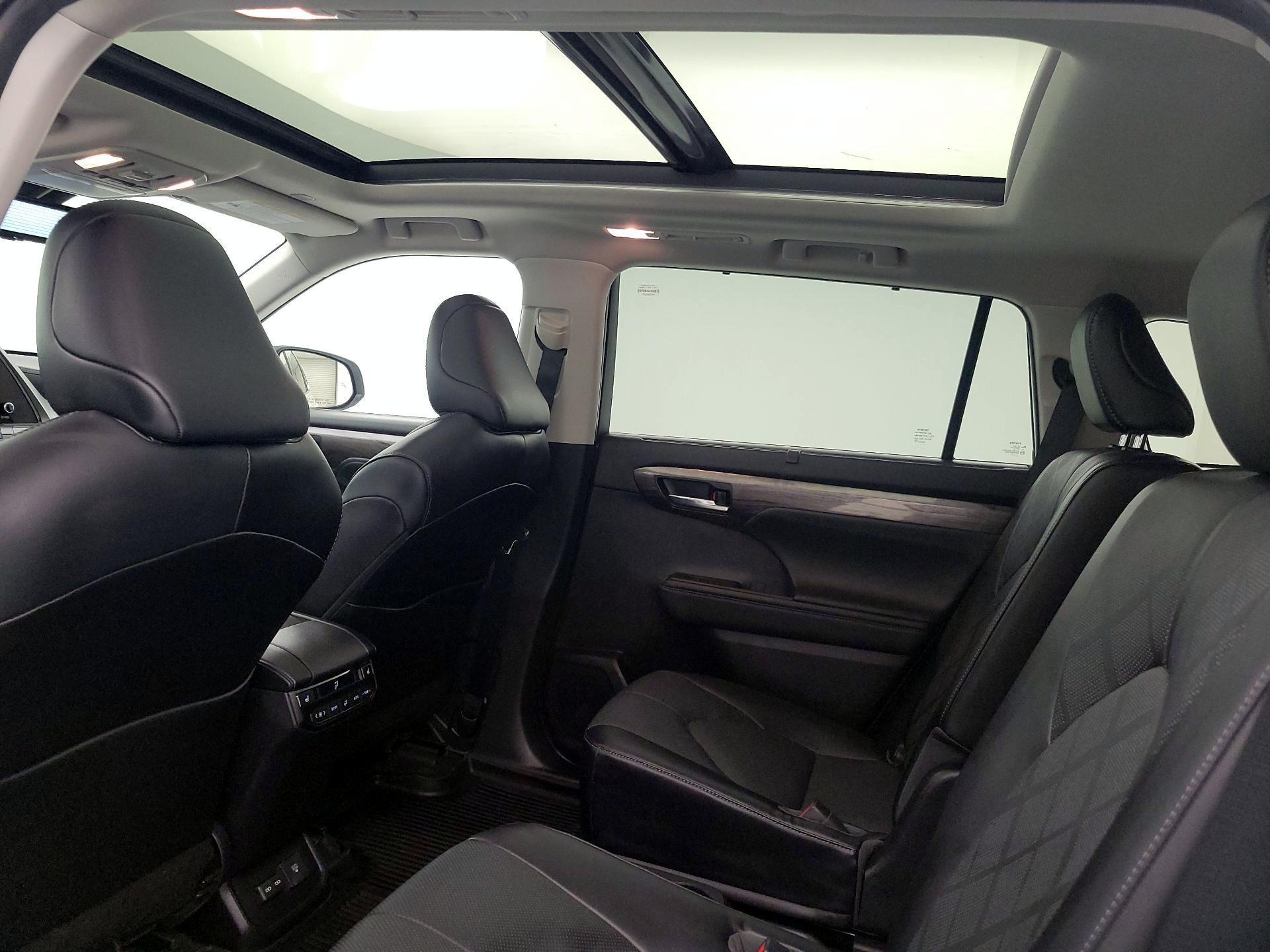 Thumbnail: 2023 Toyota Highlander - 19