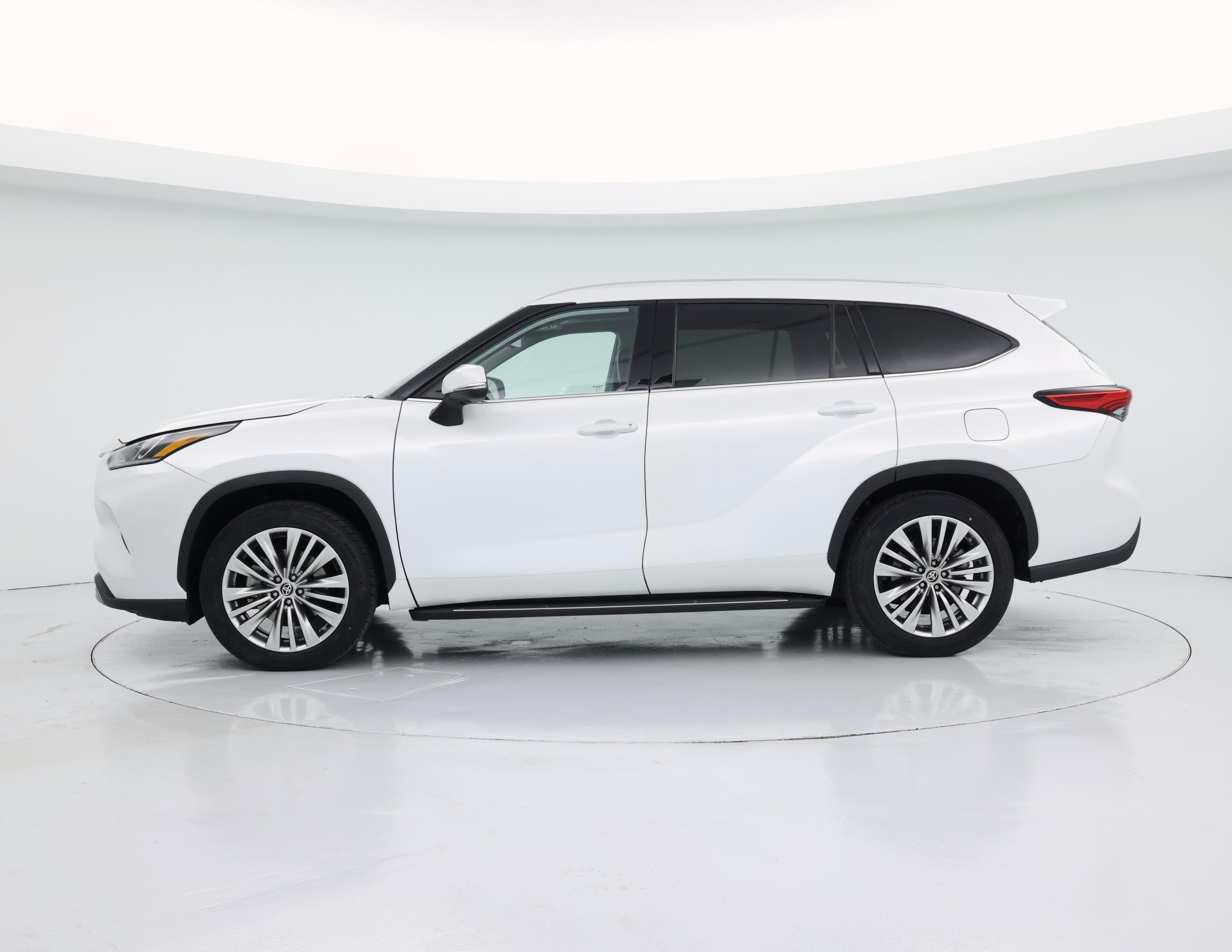 Thumbnail: 2023 Toyota Highlander - 3