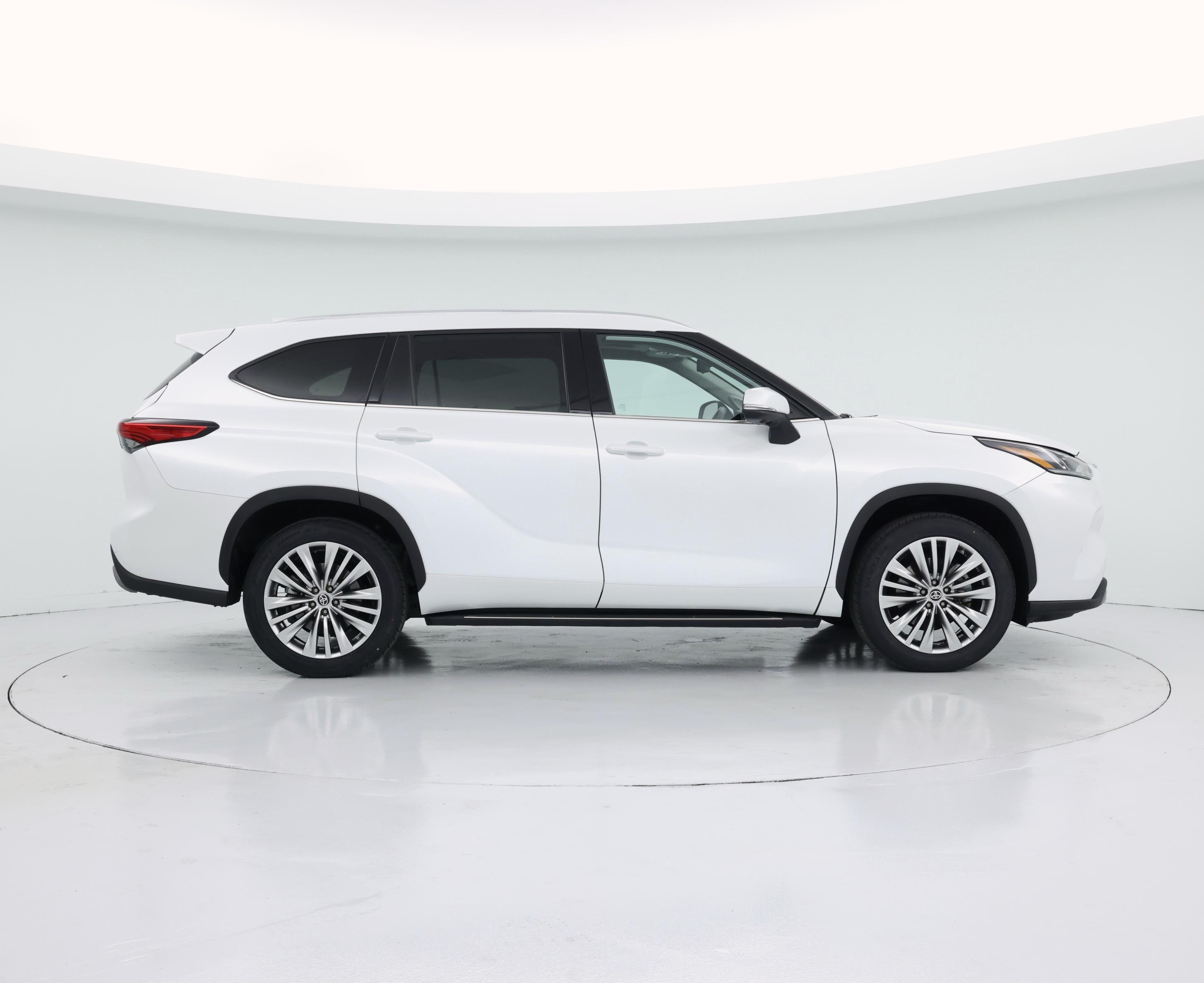 Thumbnail: 2023 Toyota Highlander - 7