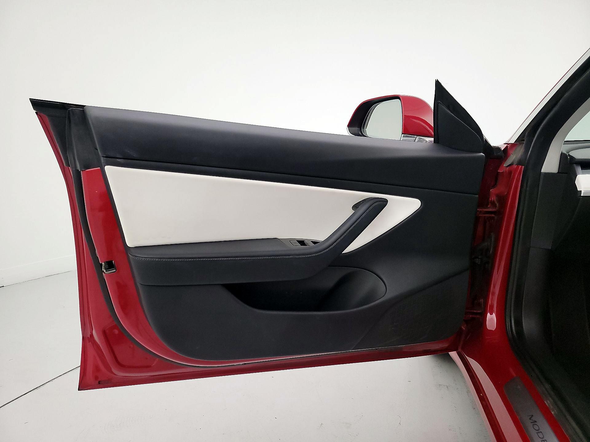 Thumbnail: 2020 Tesla Model 3 - 12