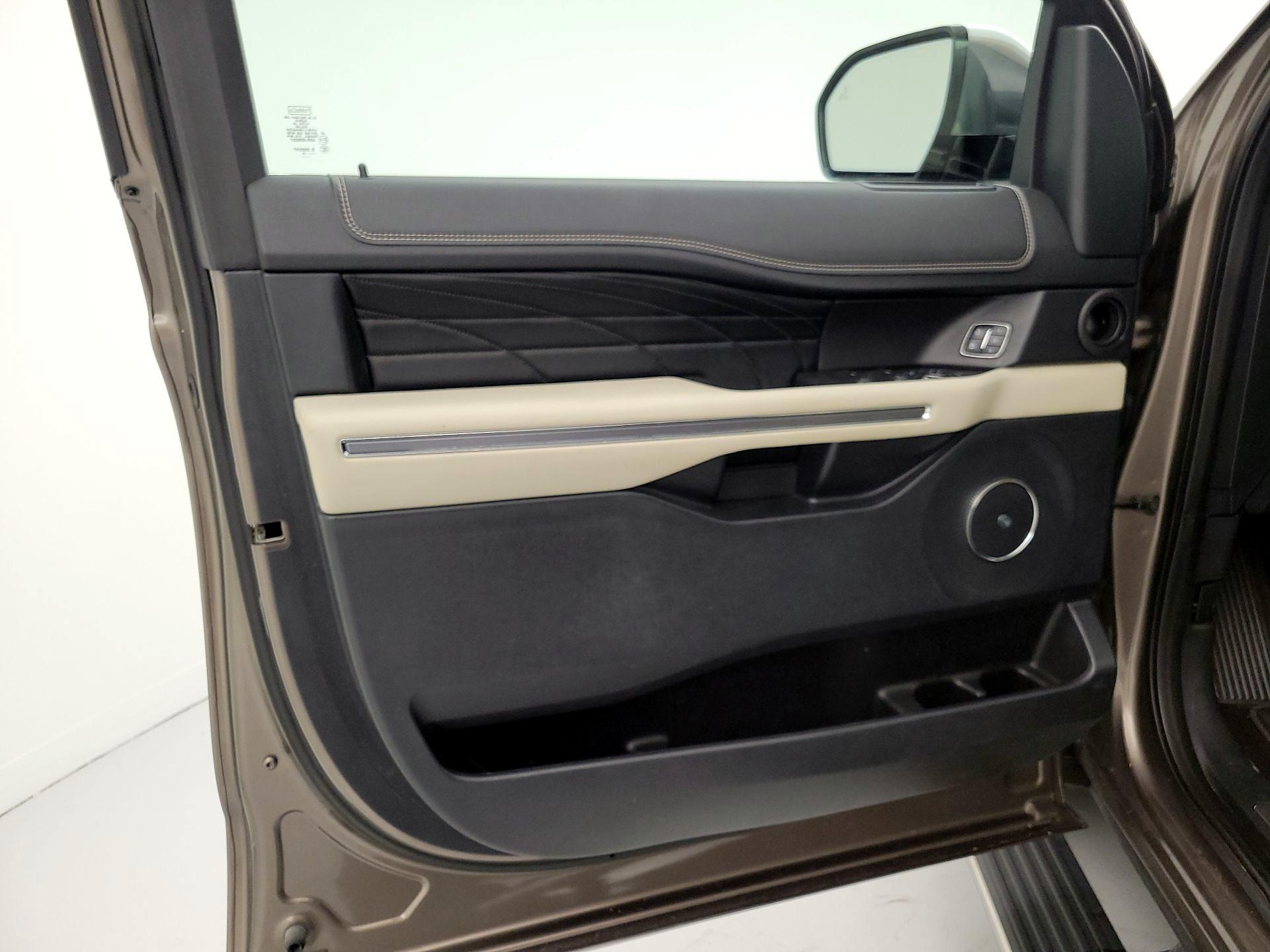 Thumbnail: 2019 Ford Expedition - 12