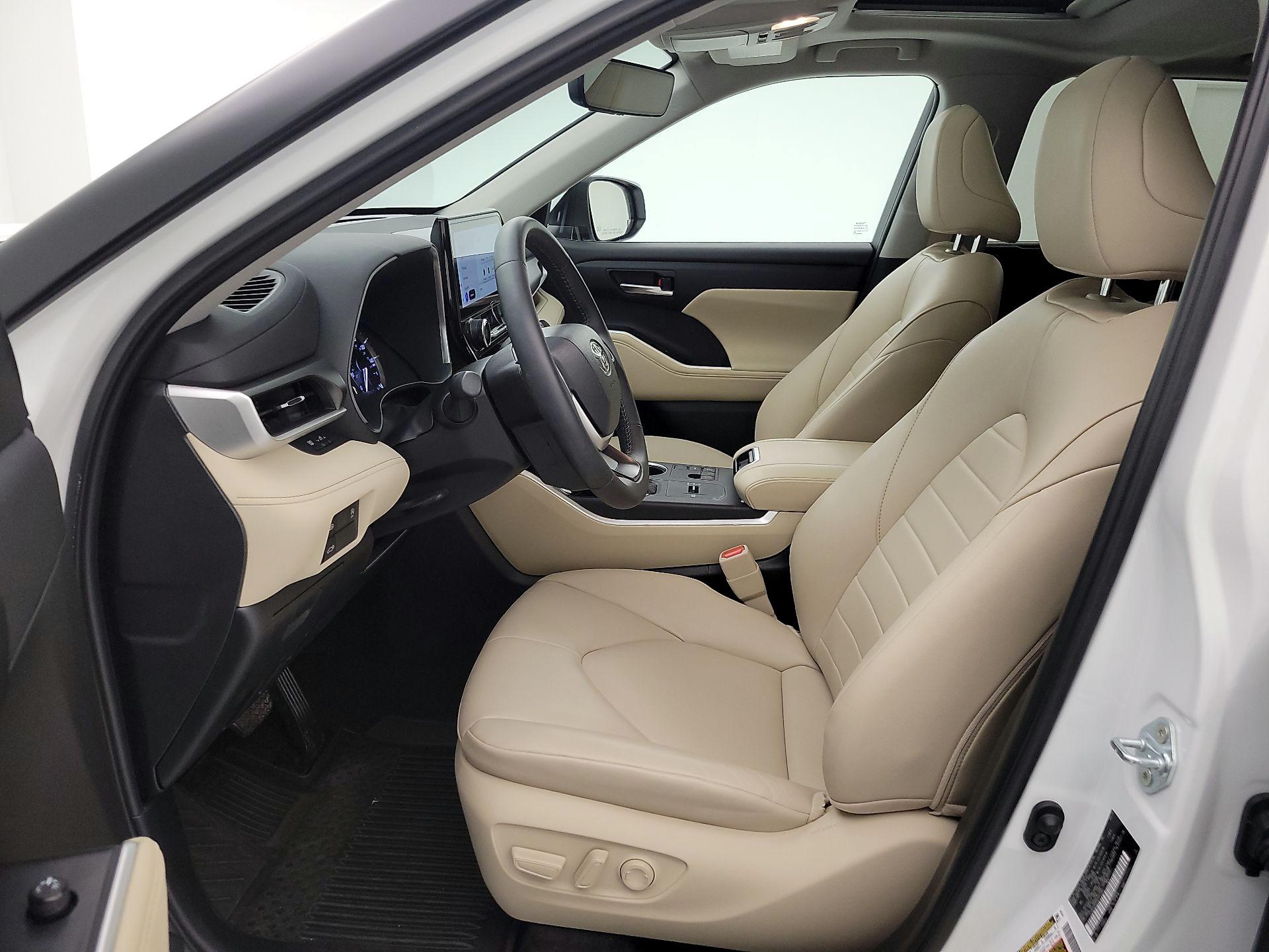 Thumbnail: 2024 Toyota Highlander - 11