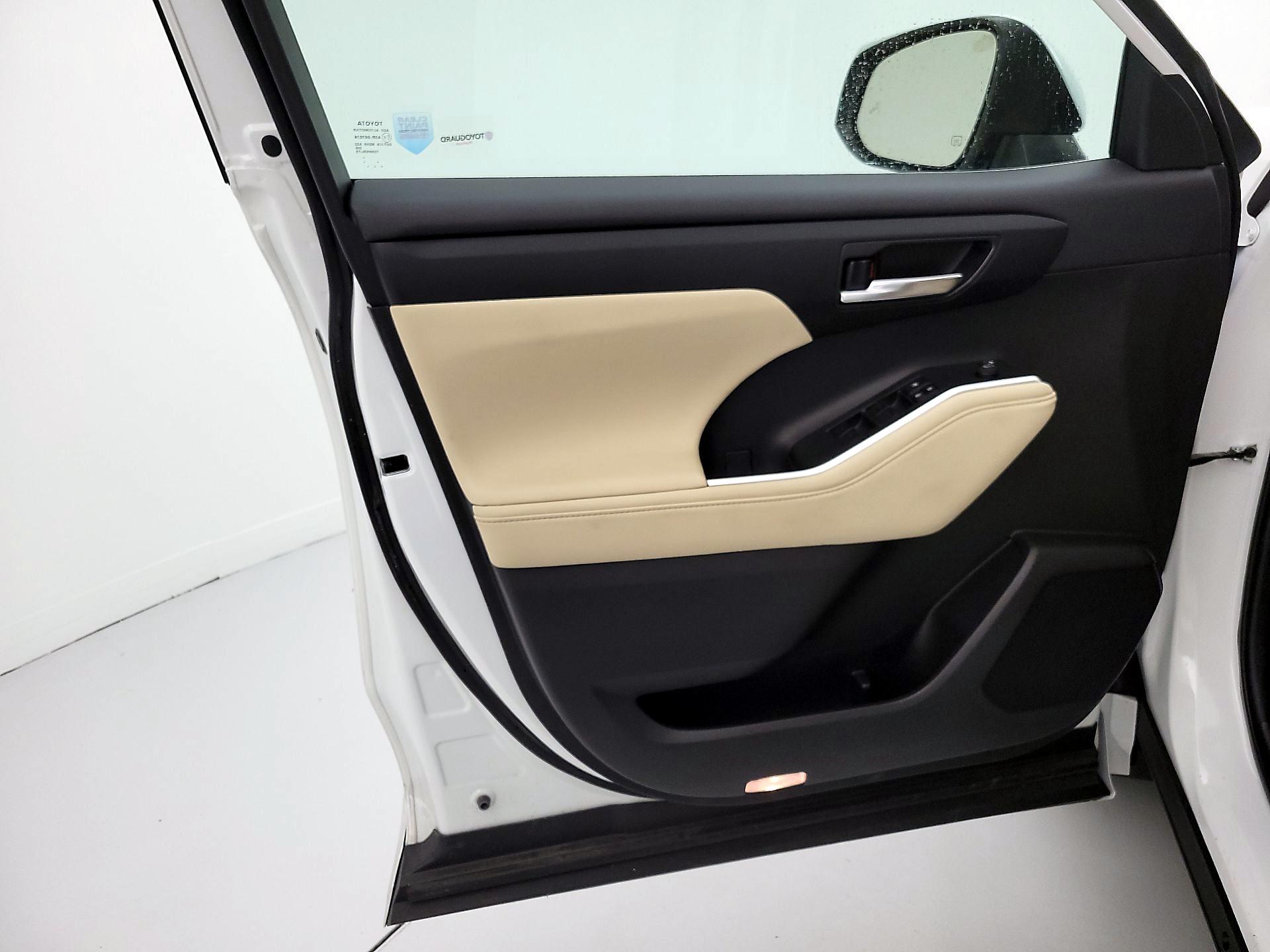 Thumbnail: 2024 Toyota Highlander - 12