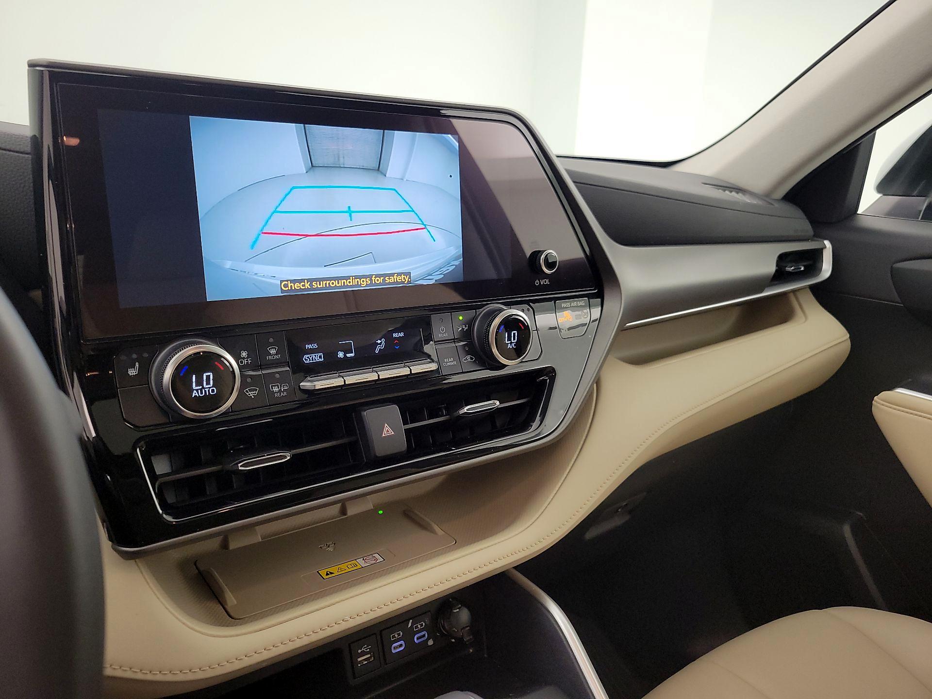 Thumbnail: 2024 Toyota Highlander - 14