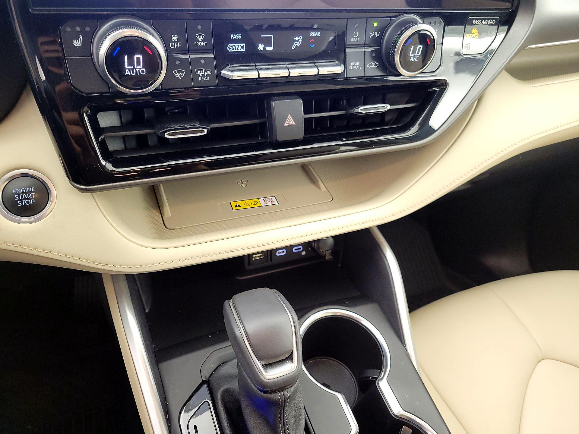 Thumbnail: 2024 Toyota Highlander - 16