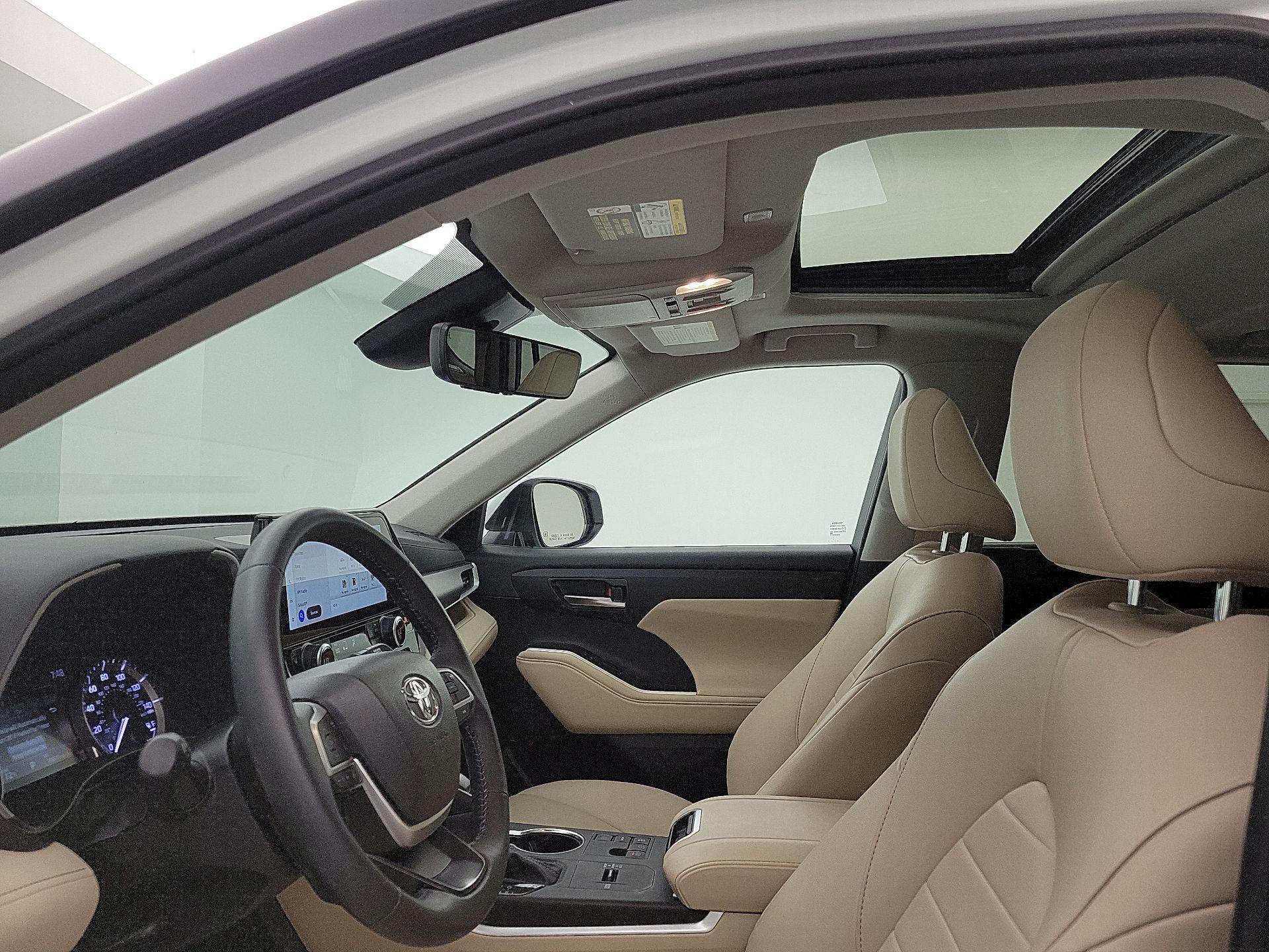 Thumbnail: 2024 Toyota Highlander - 19