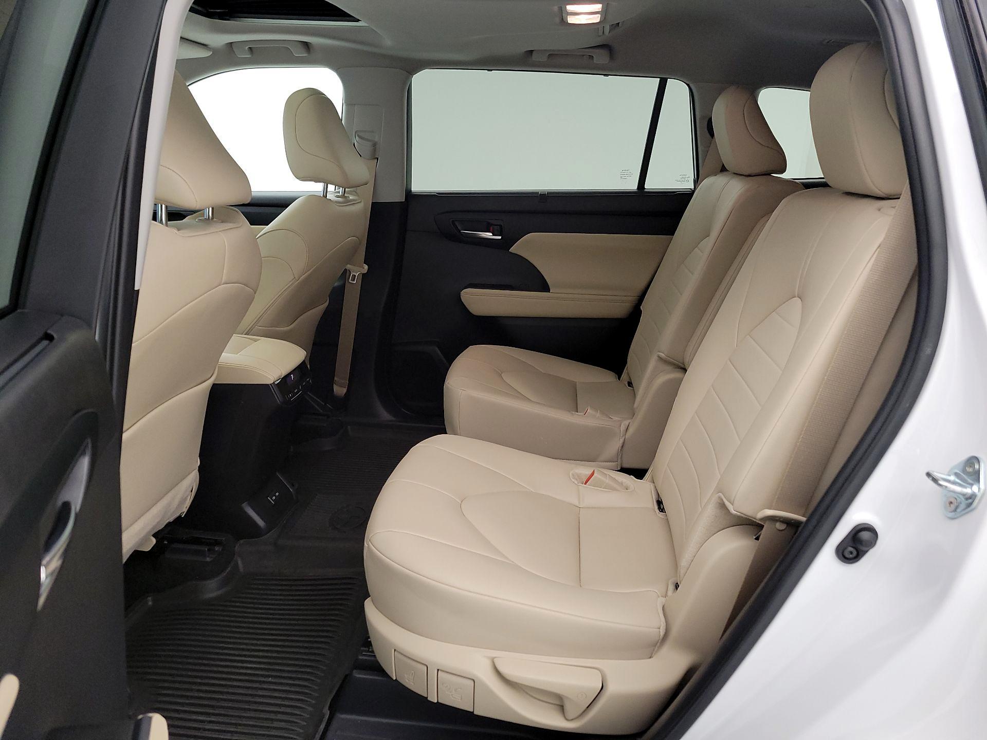 Thumbnail: 2024 Toyota Highlander - 20