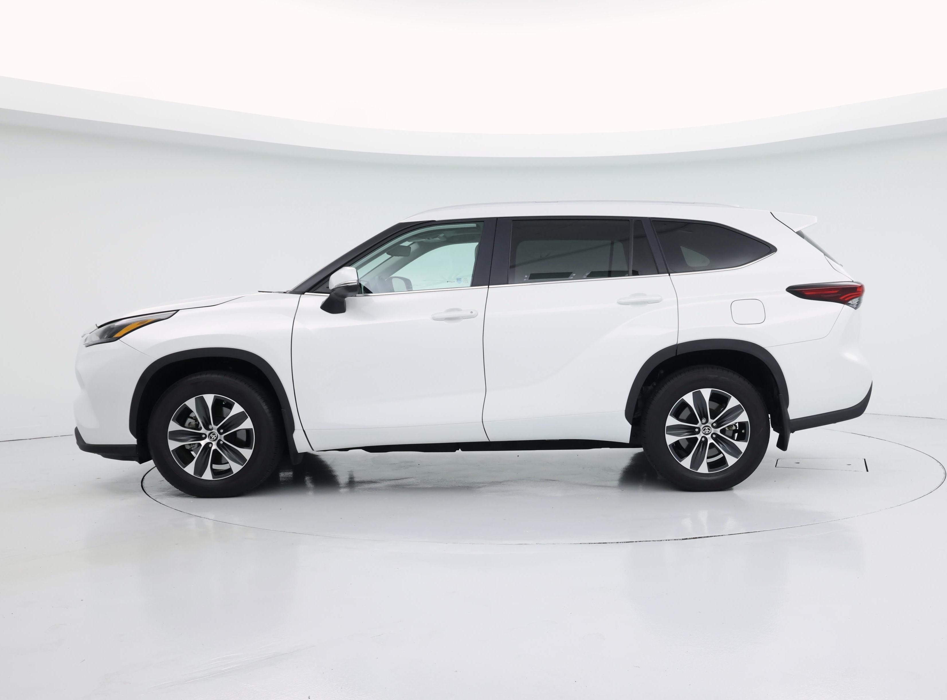 Thumbnail: 2024 Toyota Highlander - 3