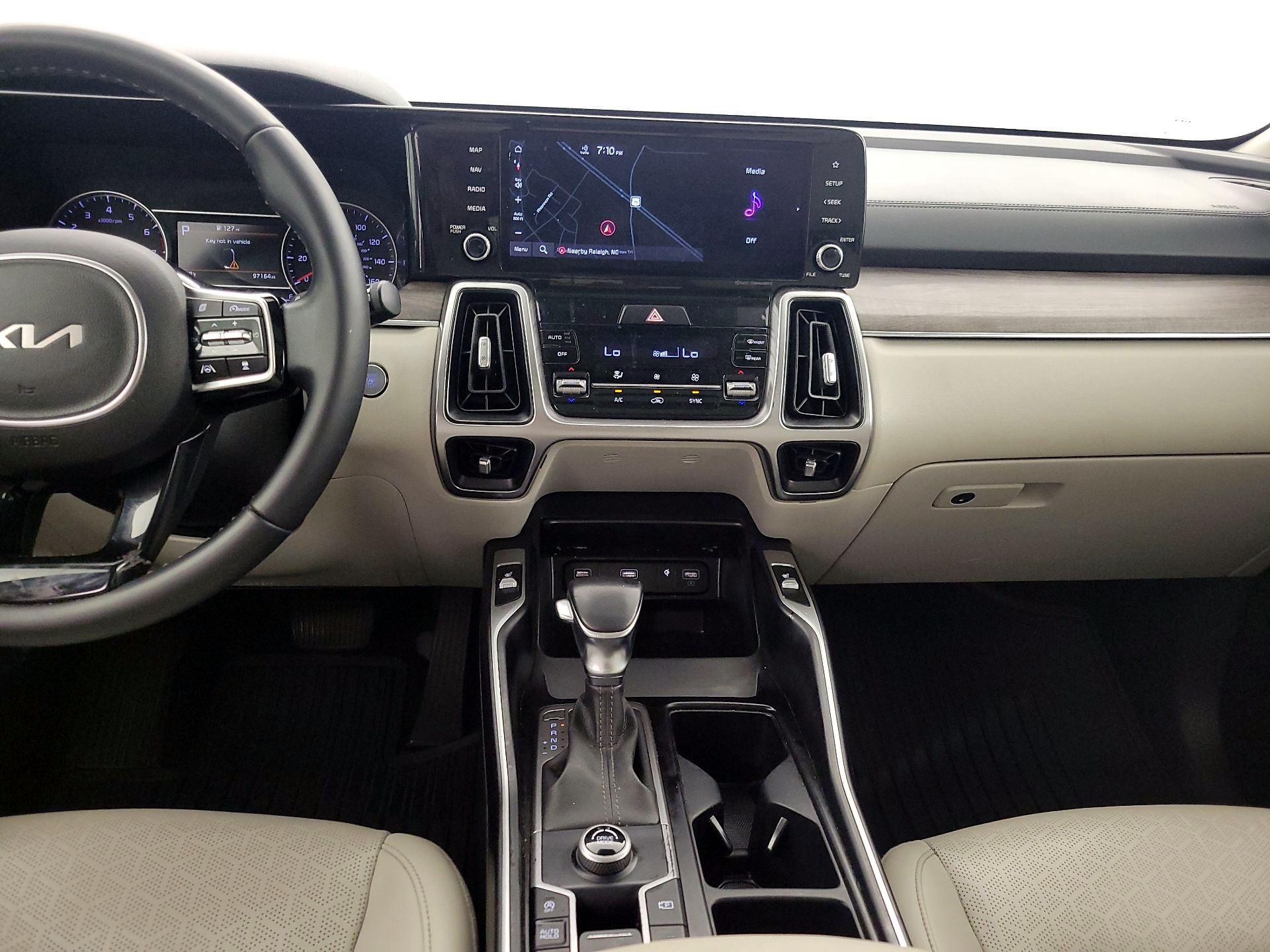 Thumbnail: 2022 Kia Sorento - 9