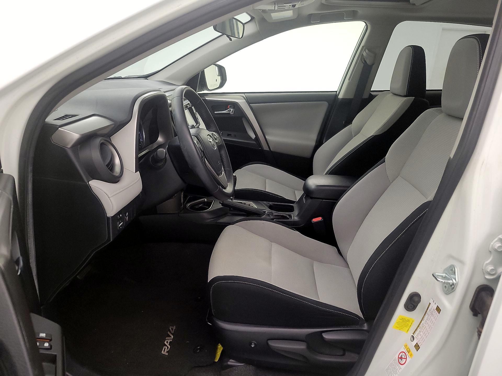 Thumbnail: 2016 Toyota RAV4 - 11
