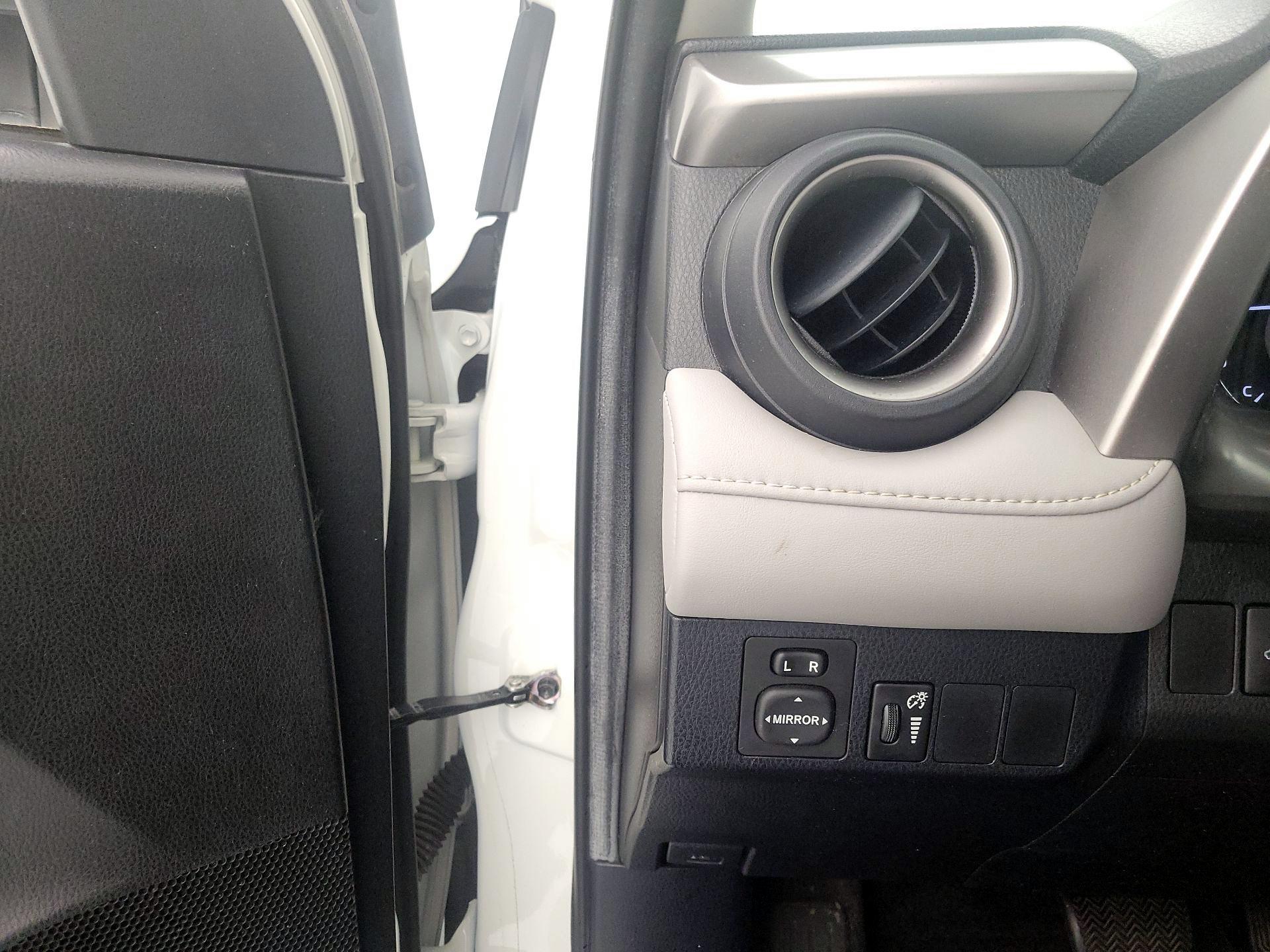 Thumbnail: 2016 Toyota RAV4 - 13