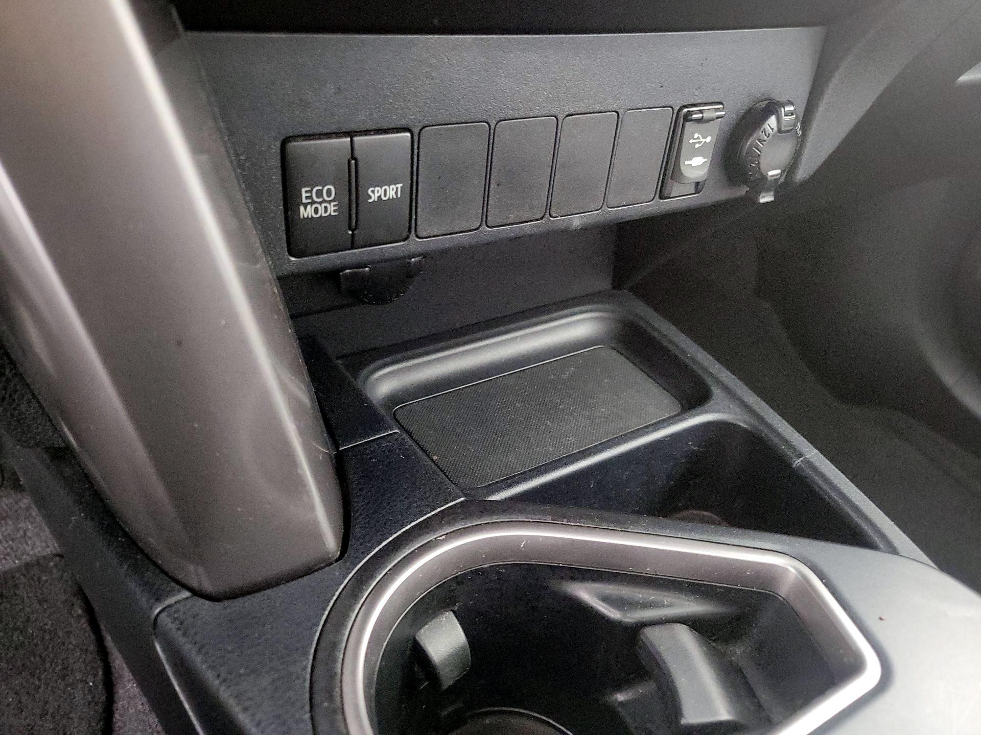 Thumbnail: 2016 Toyota RAV4 - 18