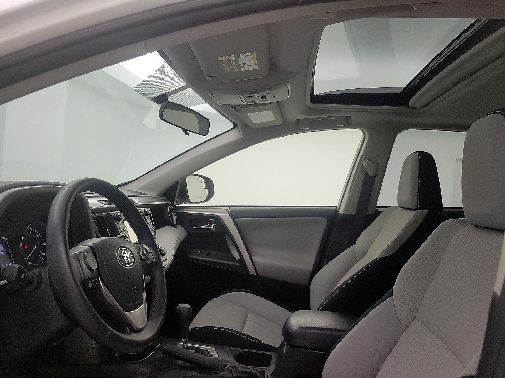 Thumbnail: 2016 Toyota RAV4 - 19