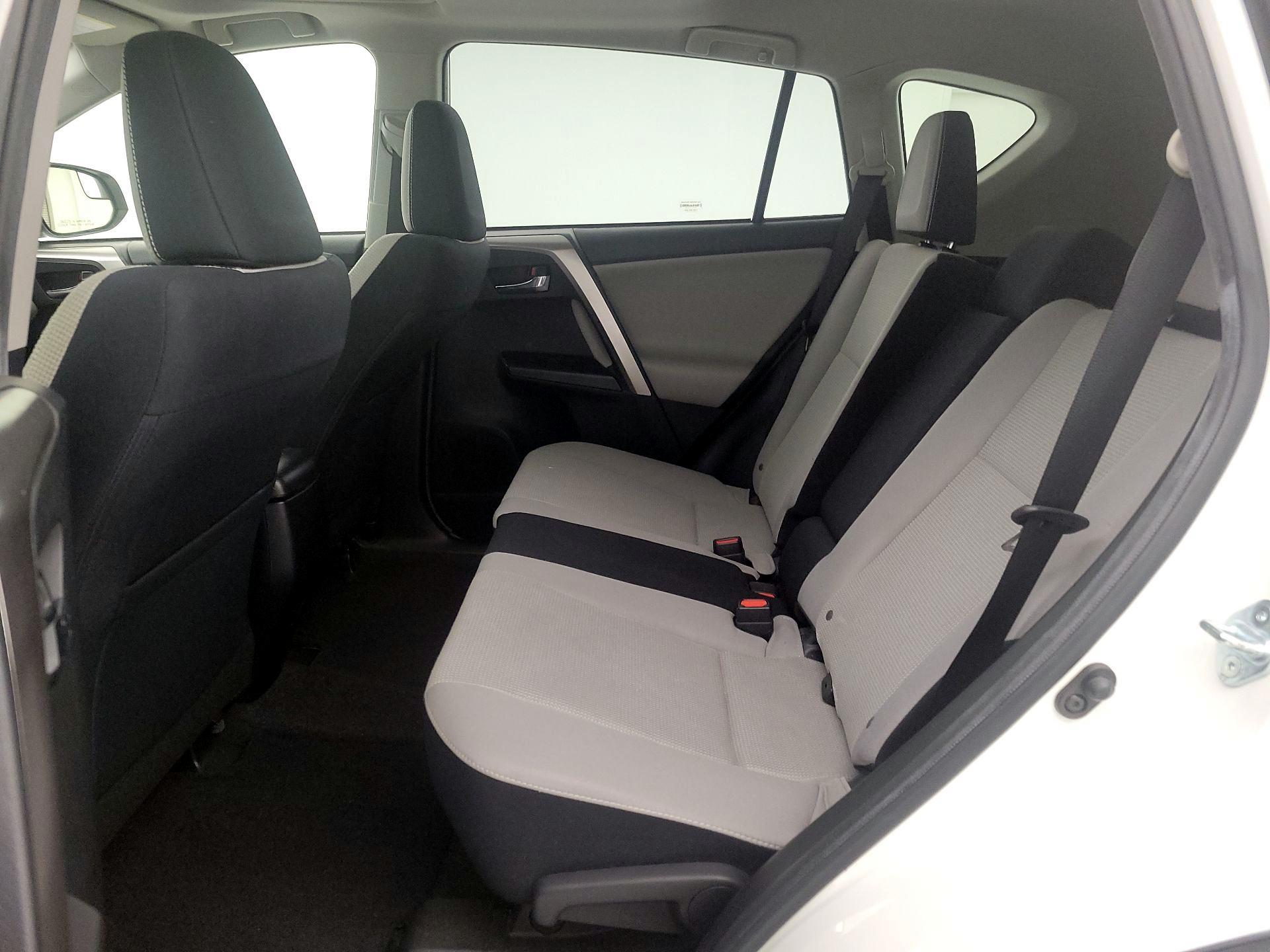 Thumbnail: 2016 Toyota RAV4 - 20
