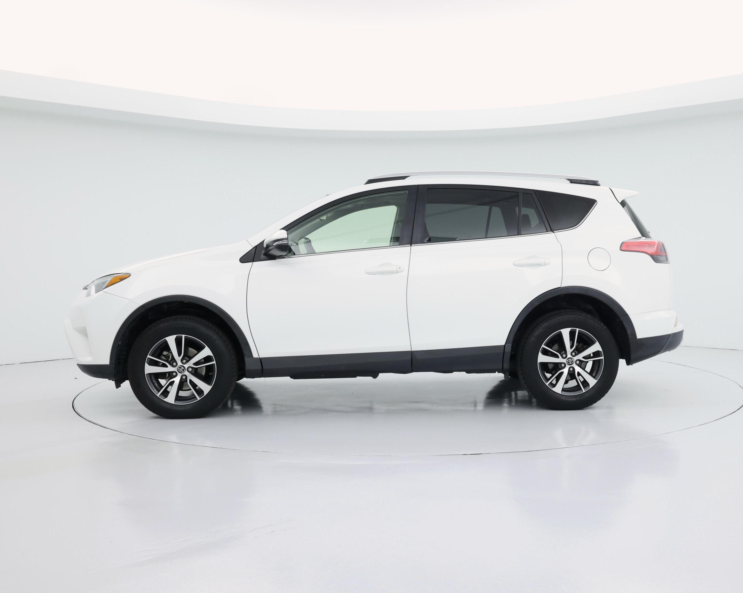 Thumbnail: 2016 Toyota RAV4 - 3