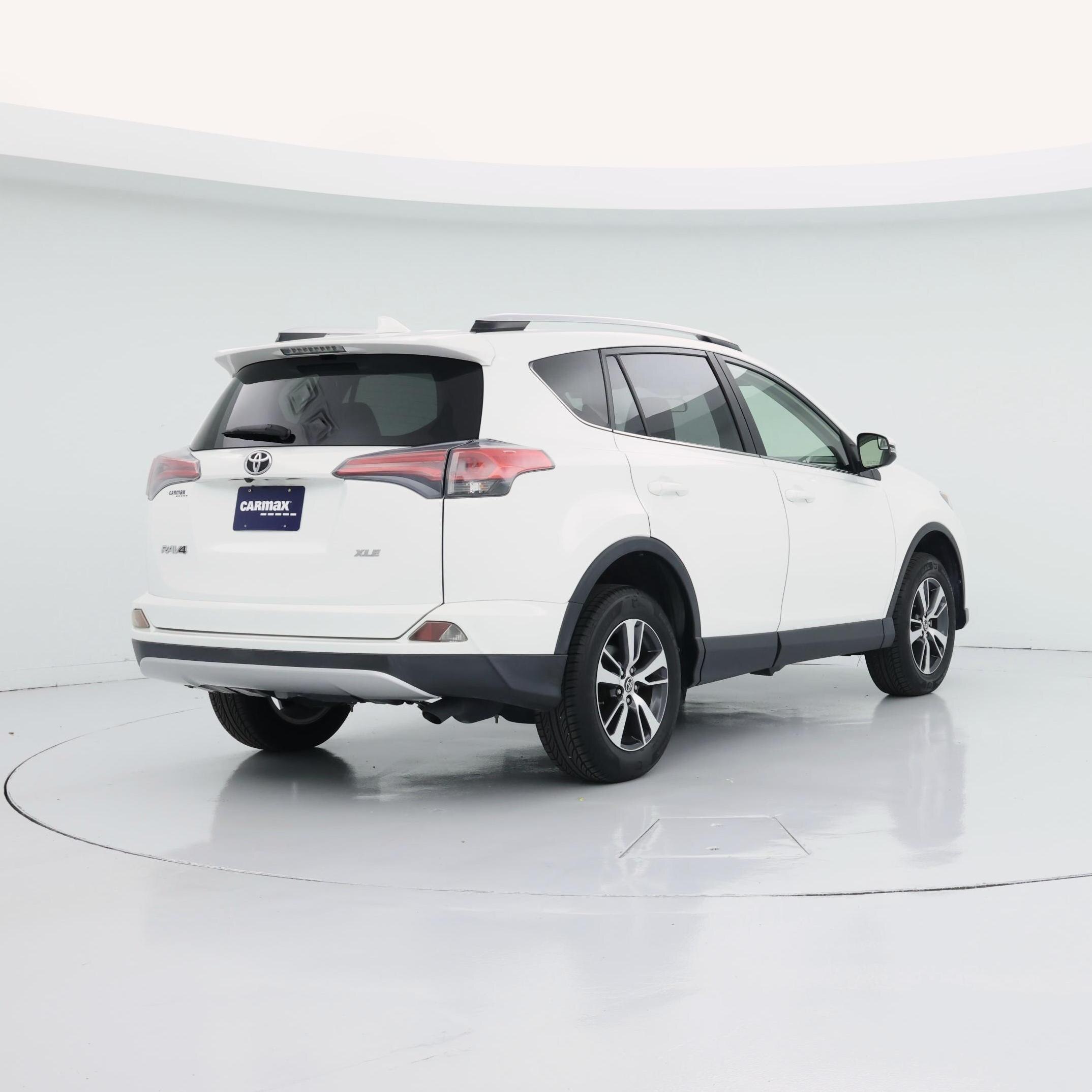 Thumbnail: 2016 Toyota RAV4 - 8