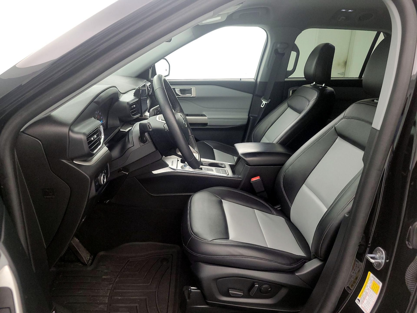 2024 Ford Explorer XLT - Photo 12