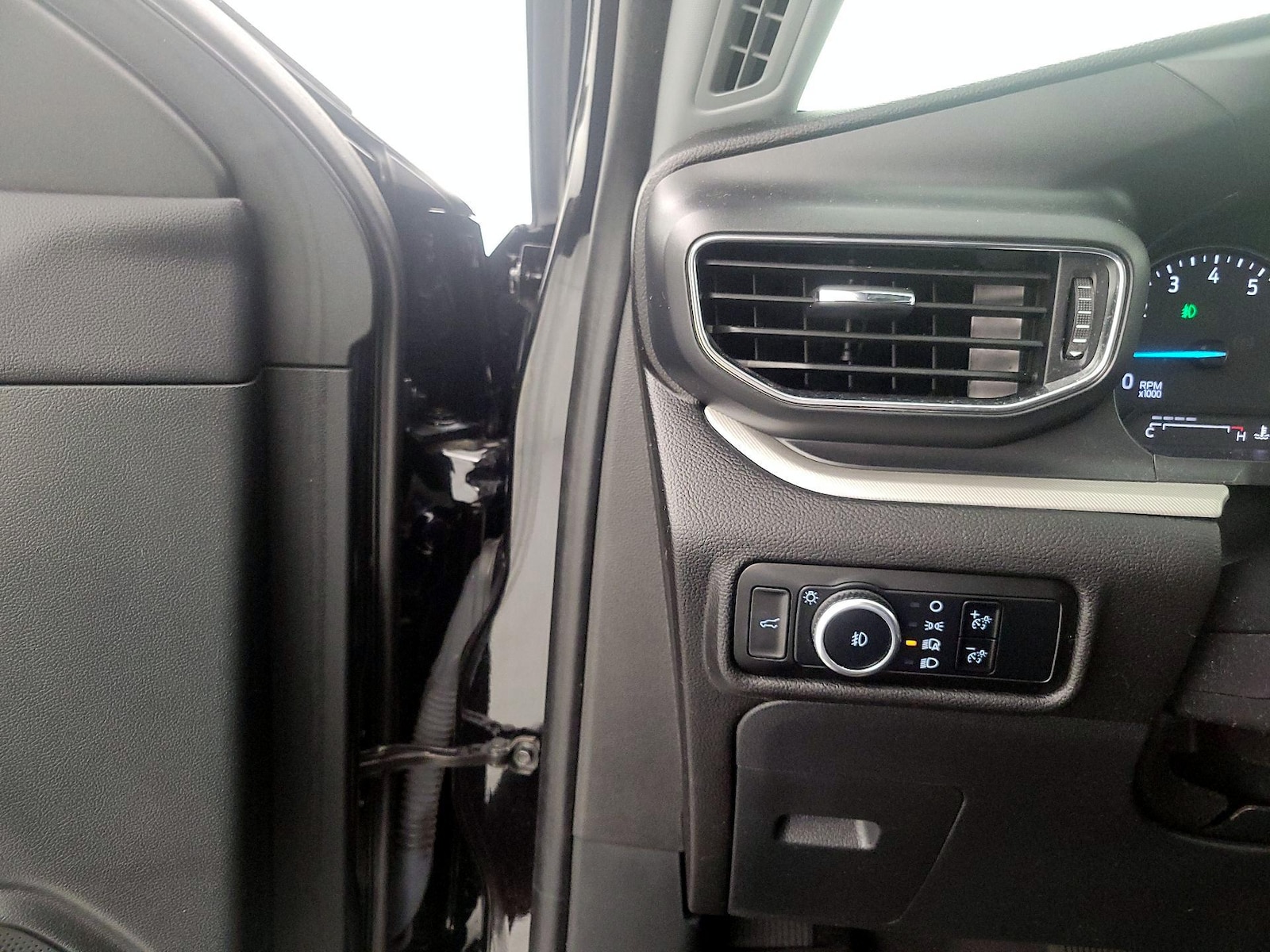 2024 Ford Explorer XLT - Photo 14