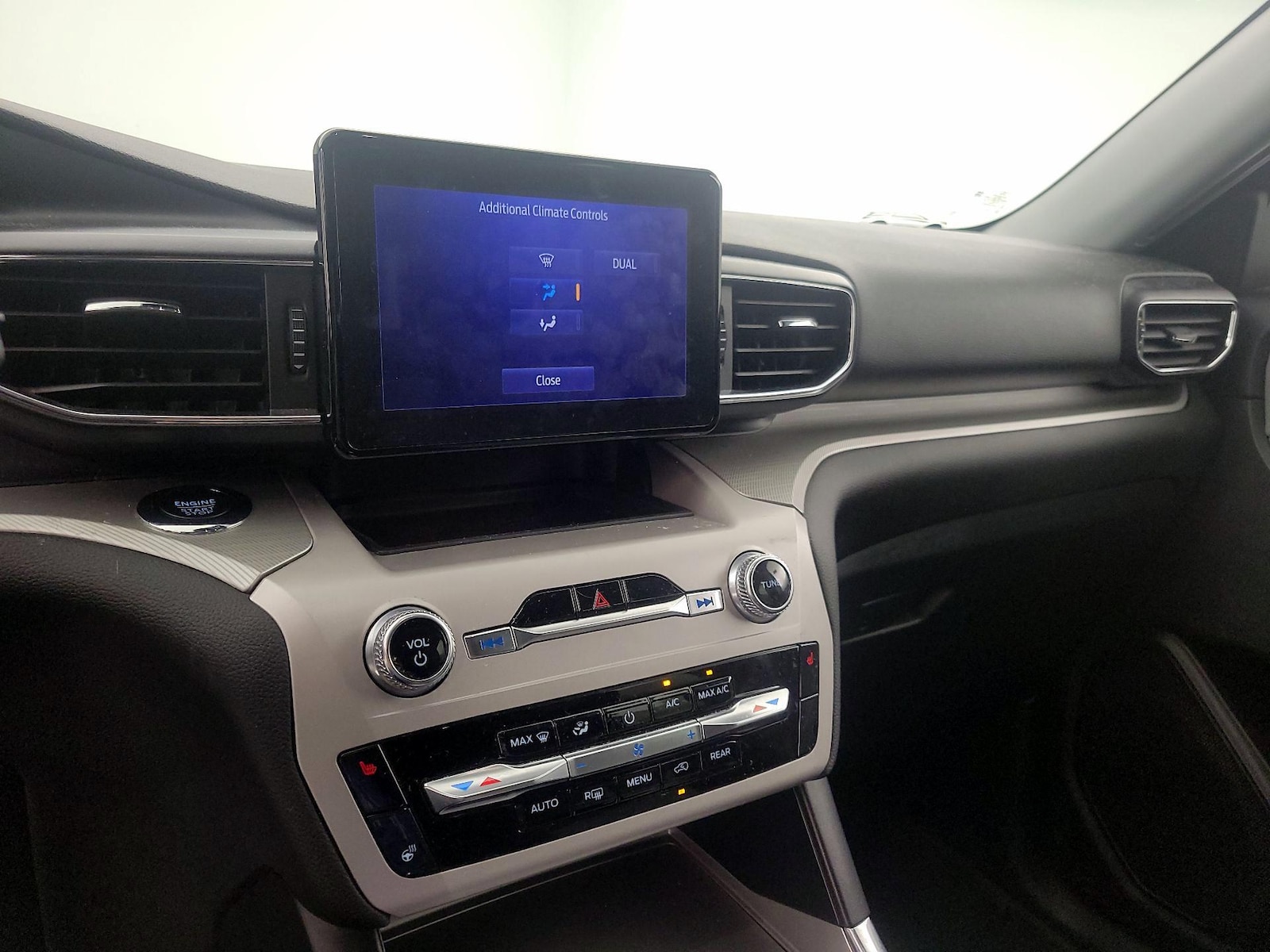 2024 Ford Explorer XLT - Photo 18