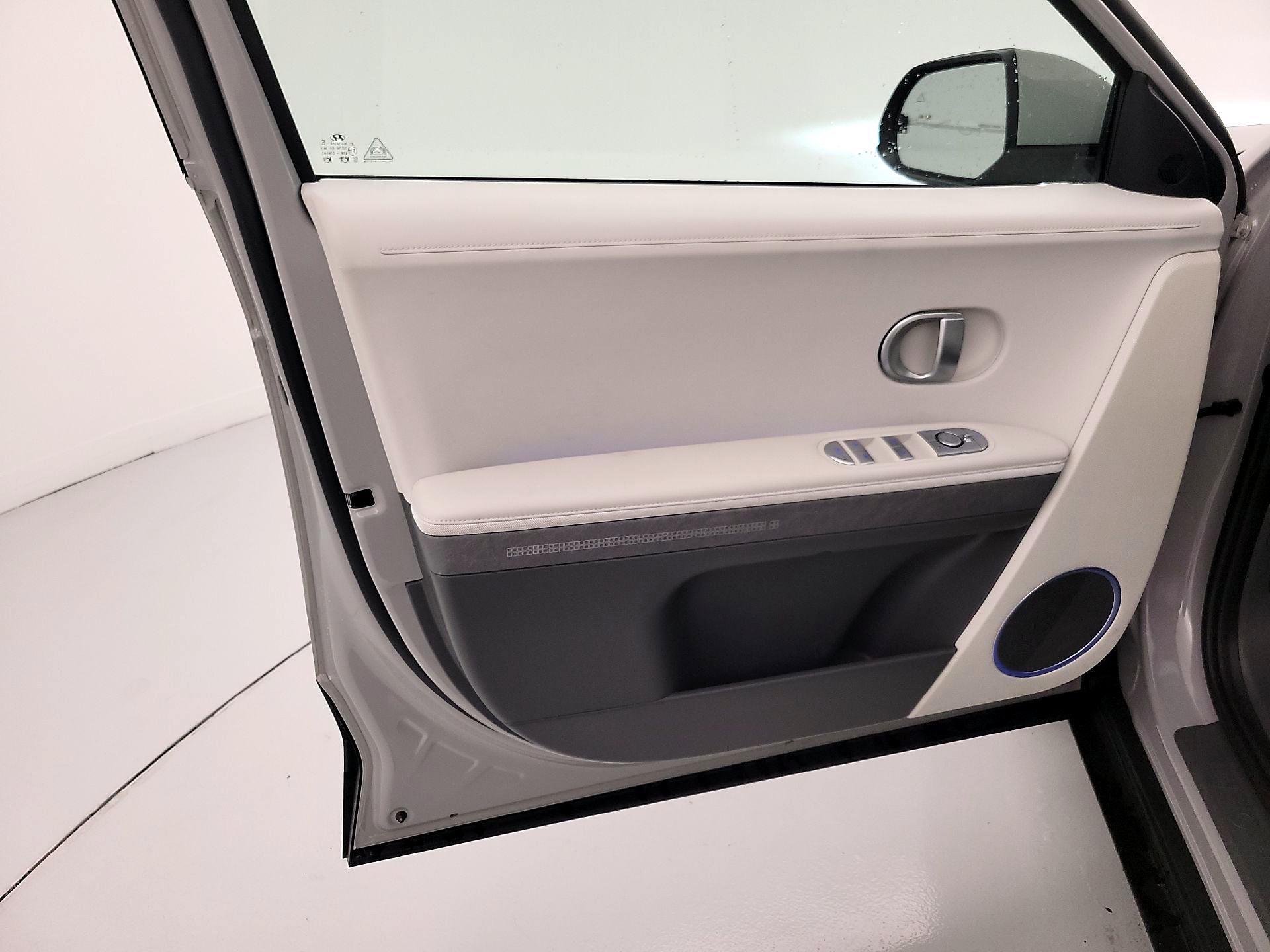 Thumbnail: 2023 Hyundai Ioniq 5 - 12