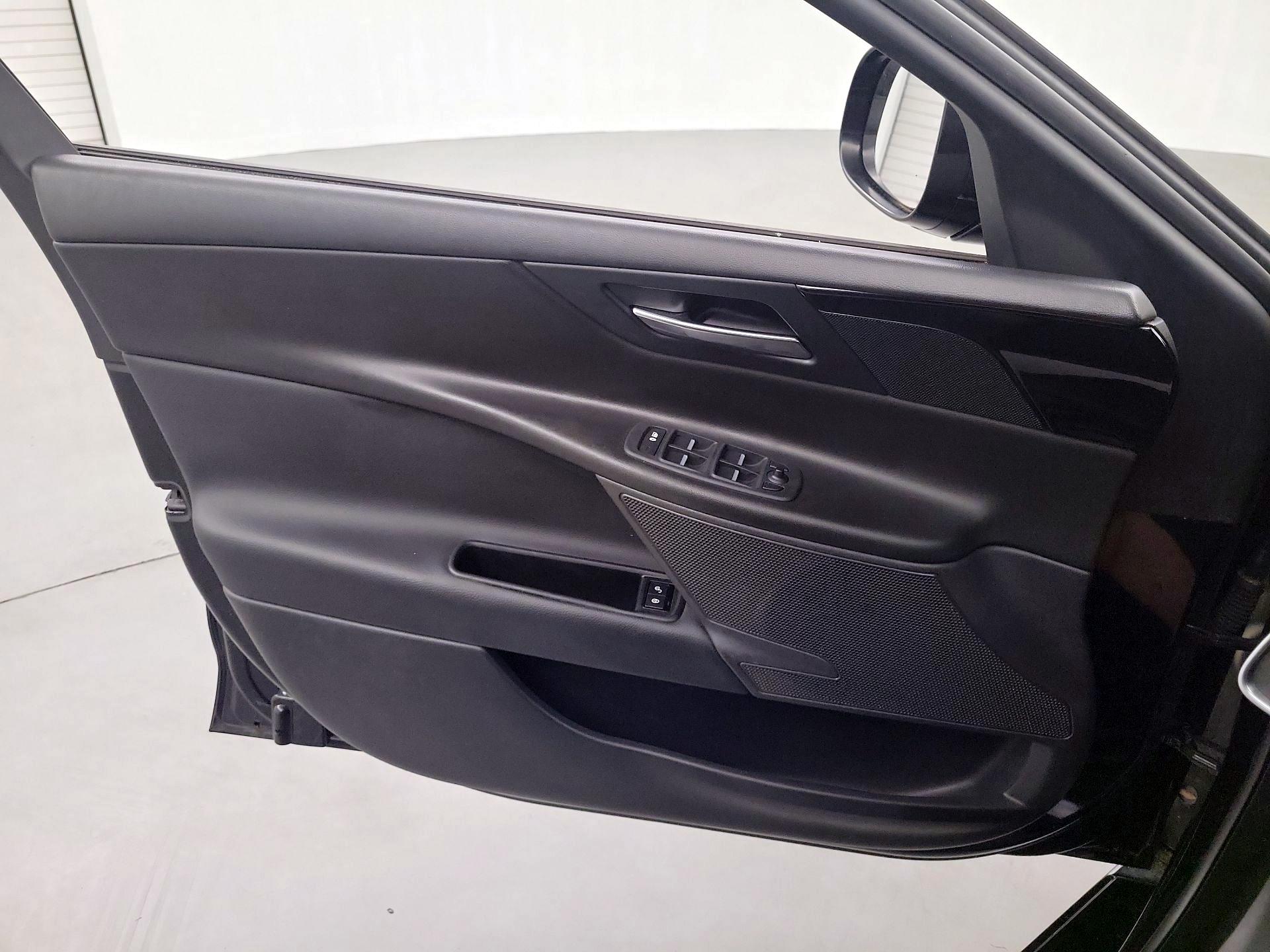 Thumbnail: 2017 Jaguar XE - 12