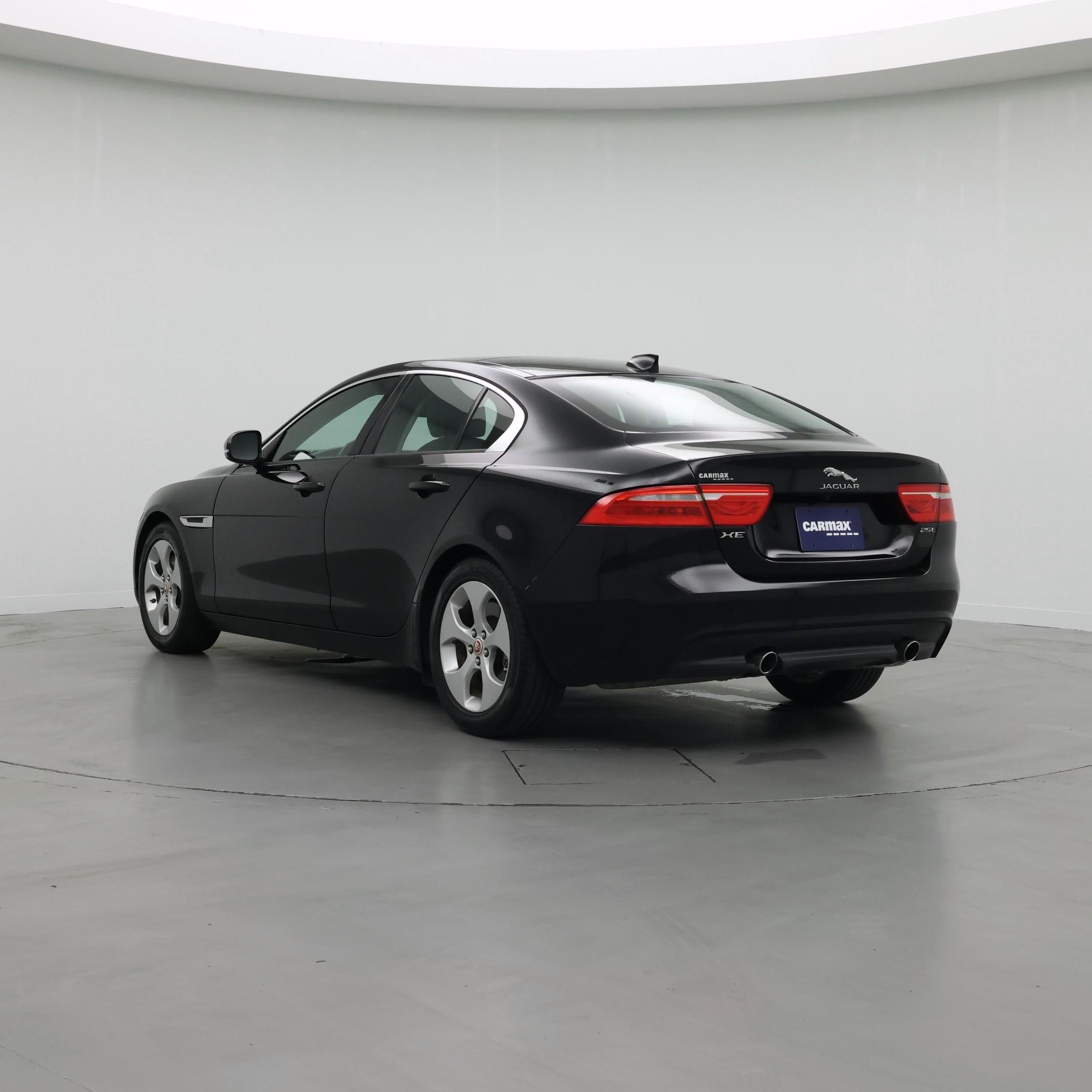 Thumbnail: 2017 Jaguar XE - 2