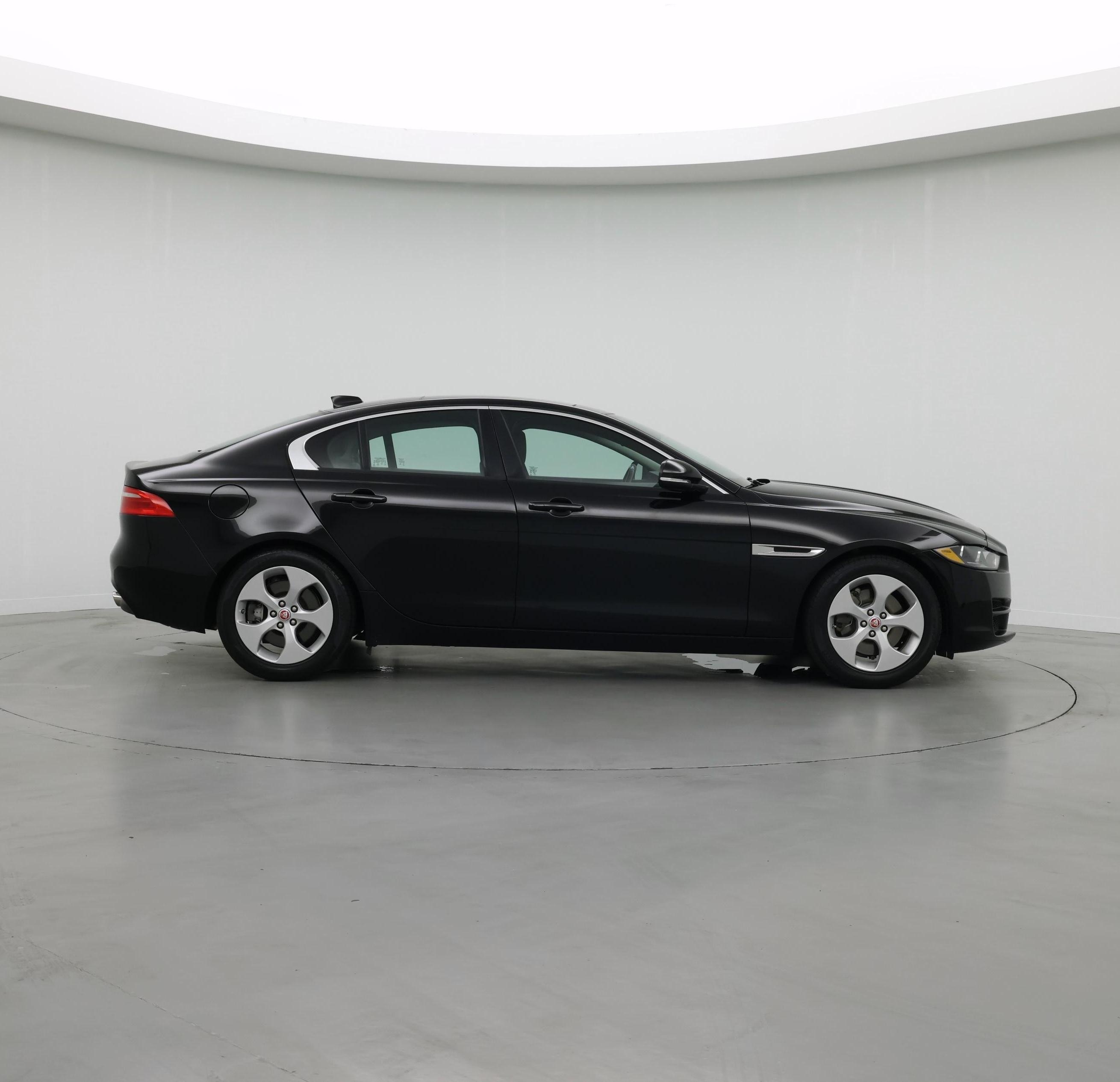Thumbnail: 2017 Jaguar XE - 7