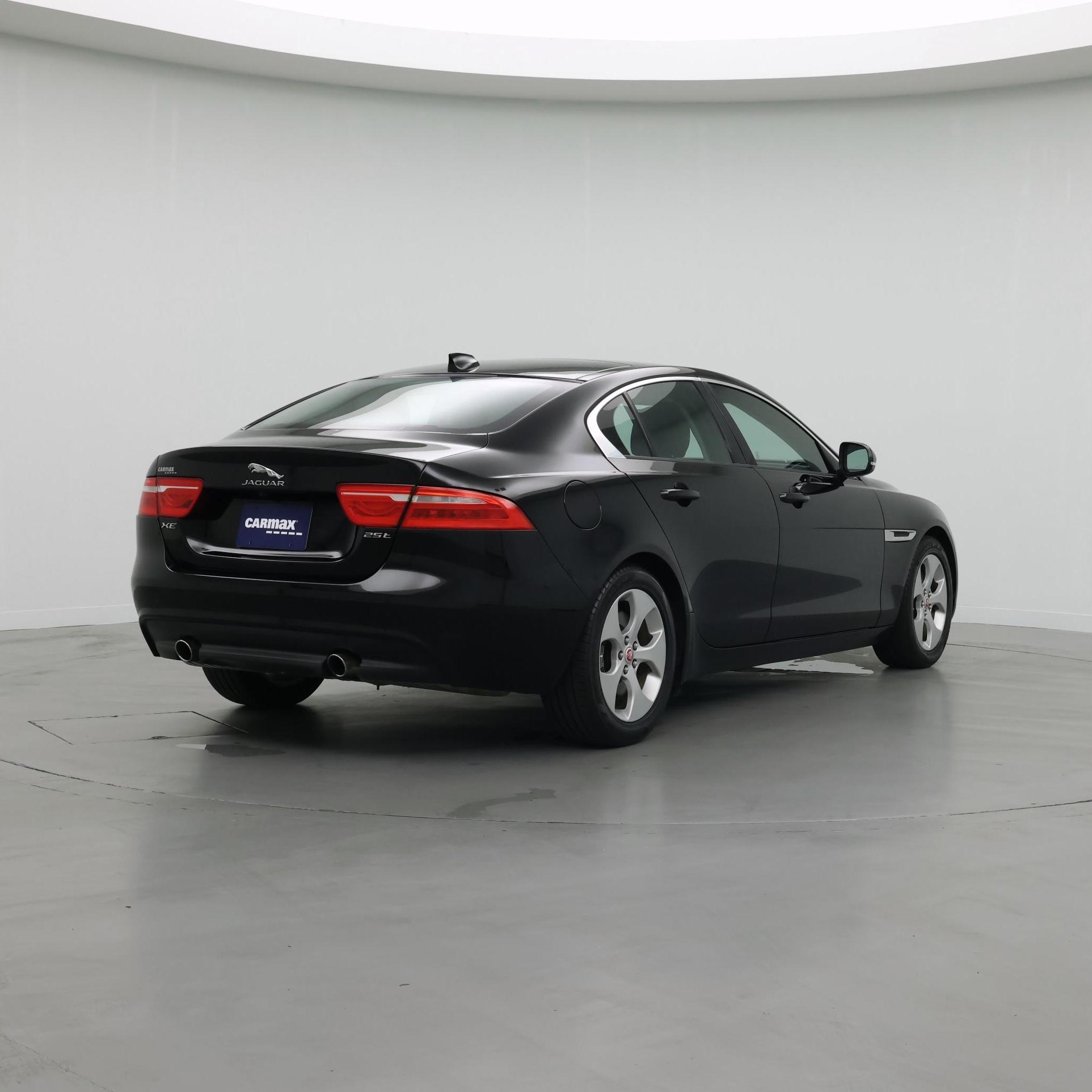 Thumbnail: 2017 Jaguar XE - 8