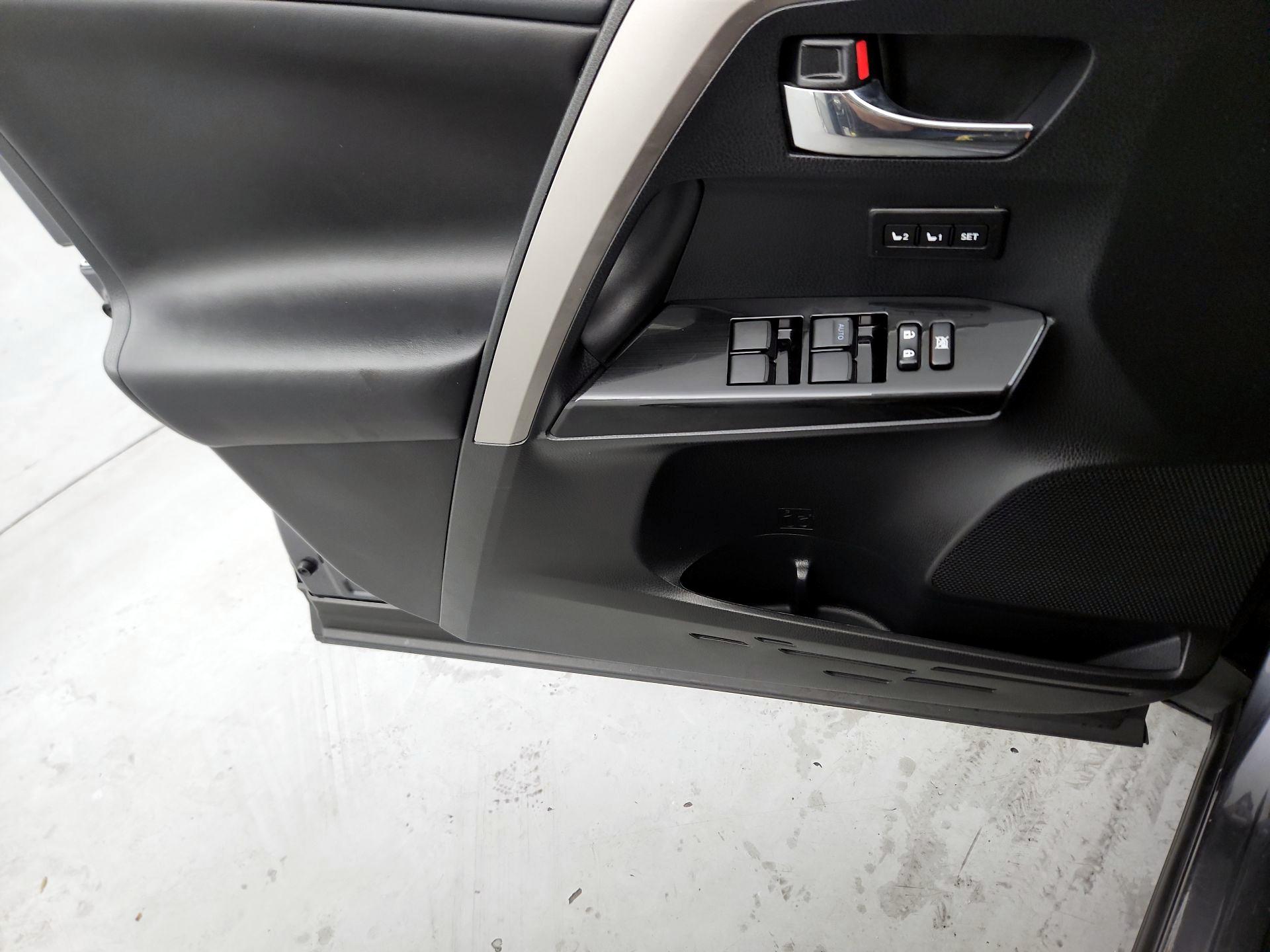 Thumbnail: 2018 Toyota RAV4 - 12
