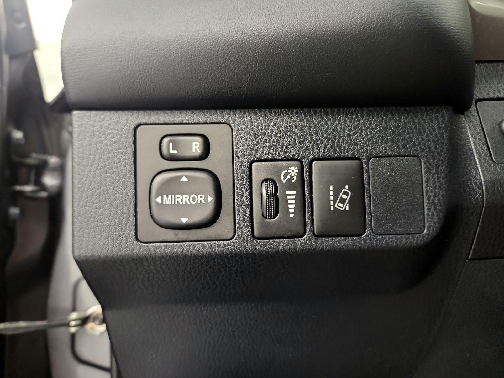 Thumbnail: 2018 Toyota RAV4 - 13